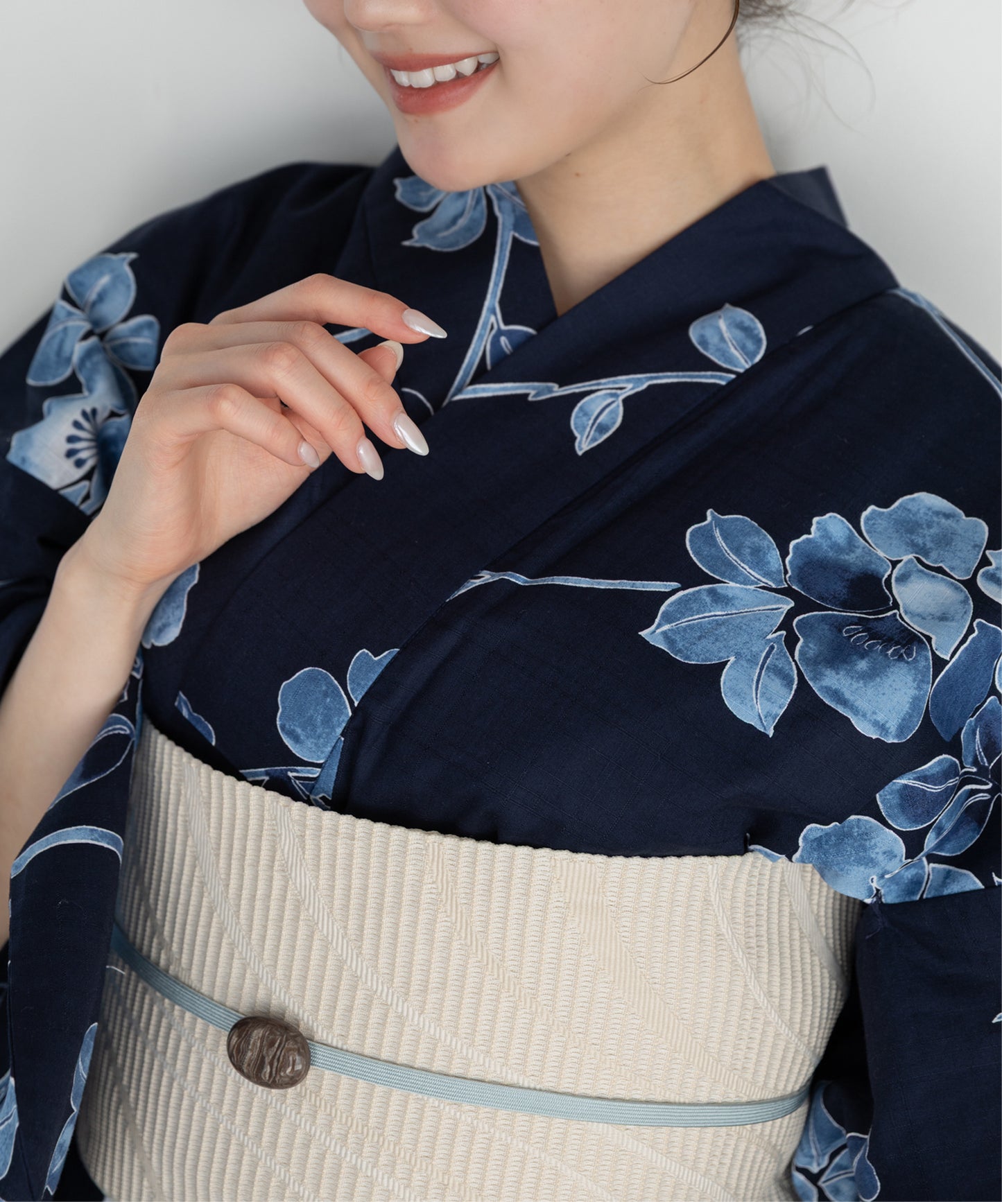 藍に沈む花 こだわり浴衣5点セット (浴衣/帯/下駄/腰紐/着付け冊子)