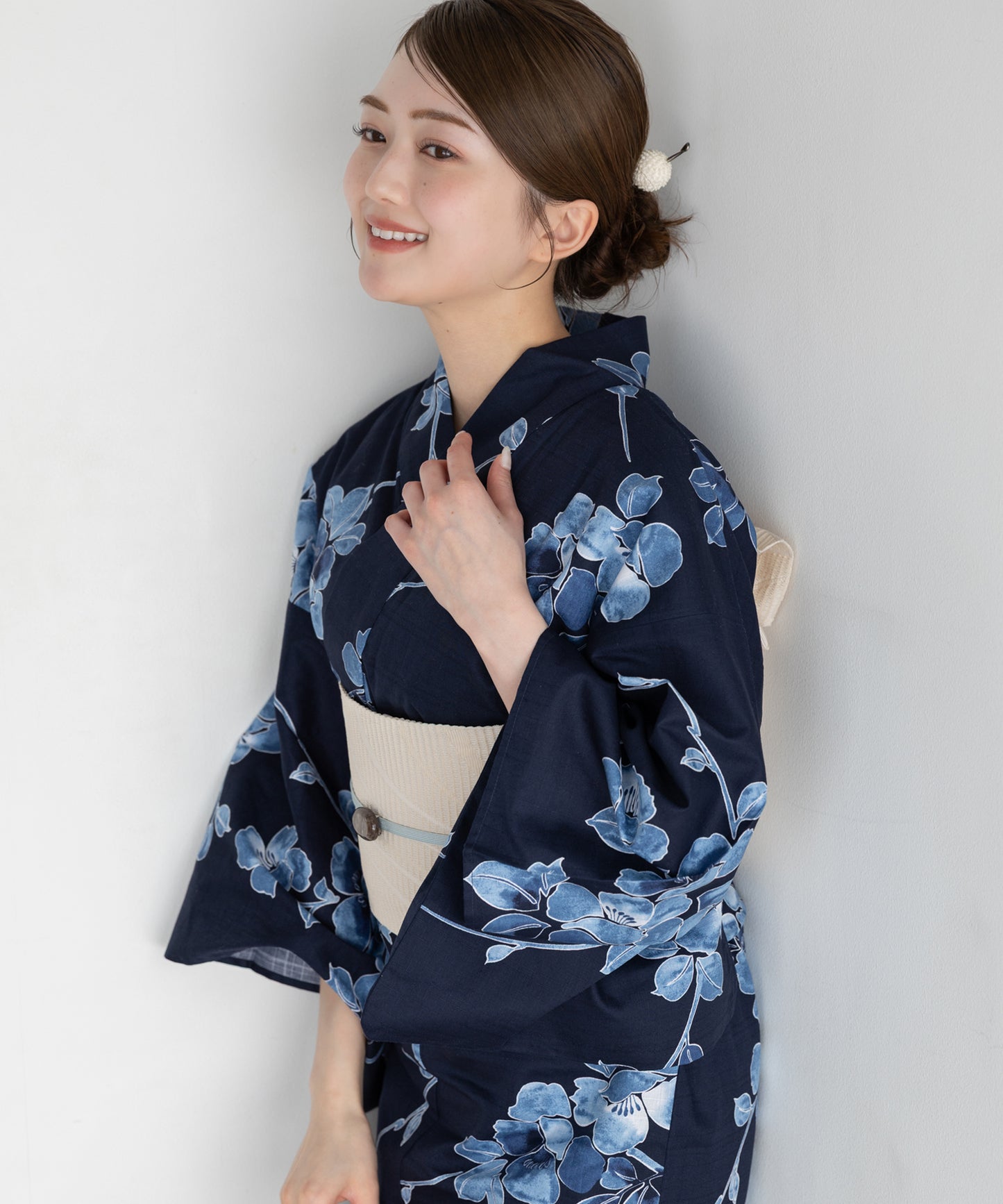 藍に沈む花 こだわり浴衣5点セット (浴衣/帯/下駄/腰紐/着付け冊子)
