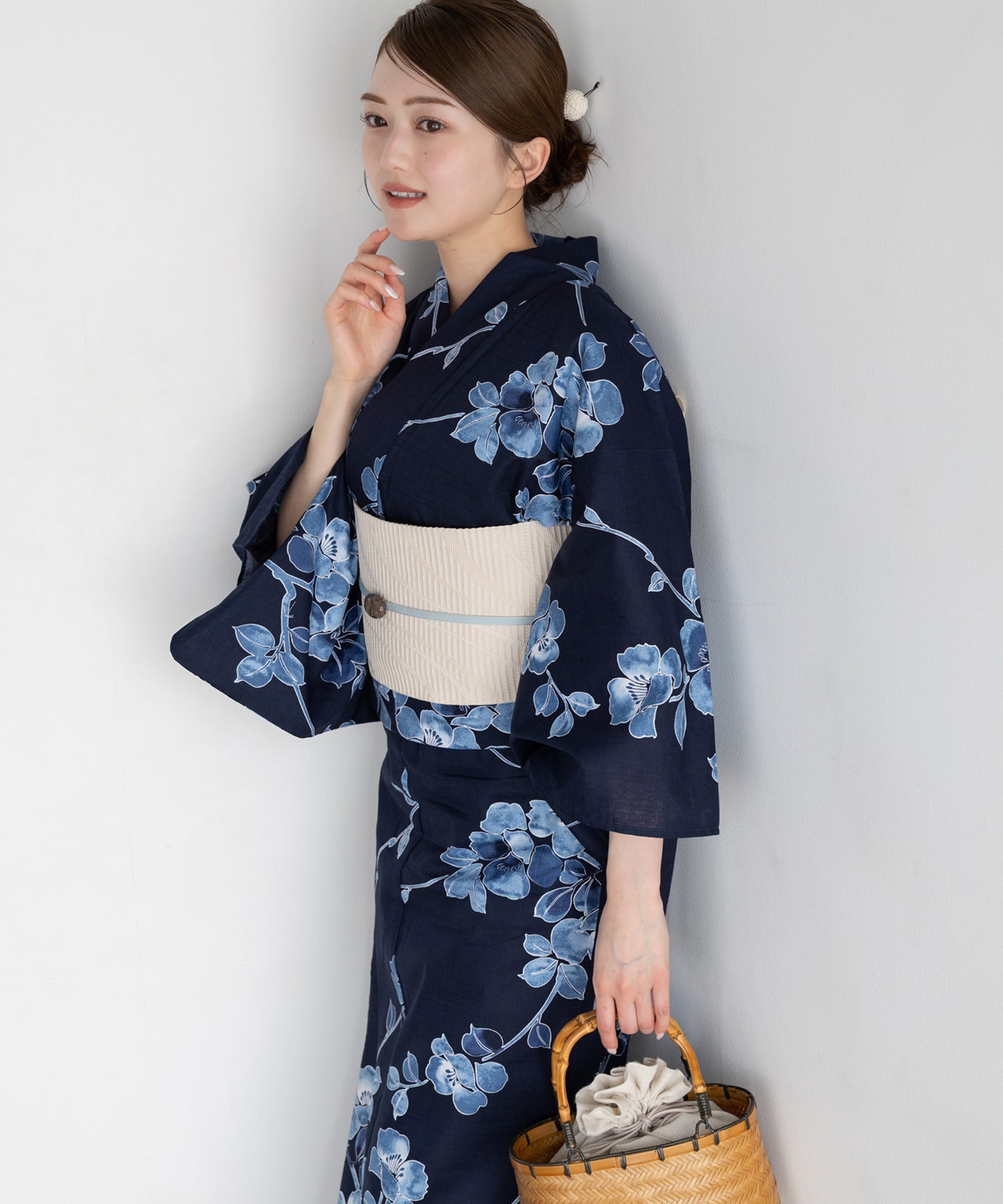 藍に沈む花 こだわり浴衣5点セット (浴衣/帯/下駄/腰紐/着付け冊子)