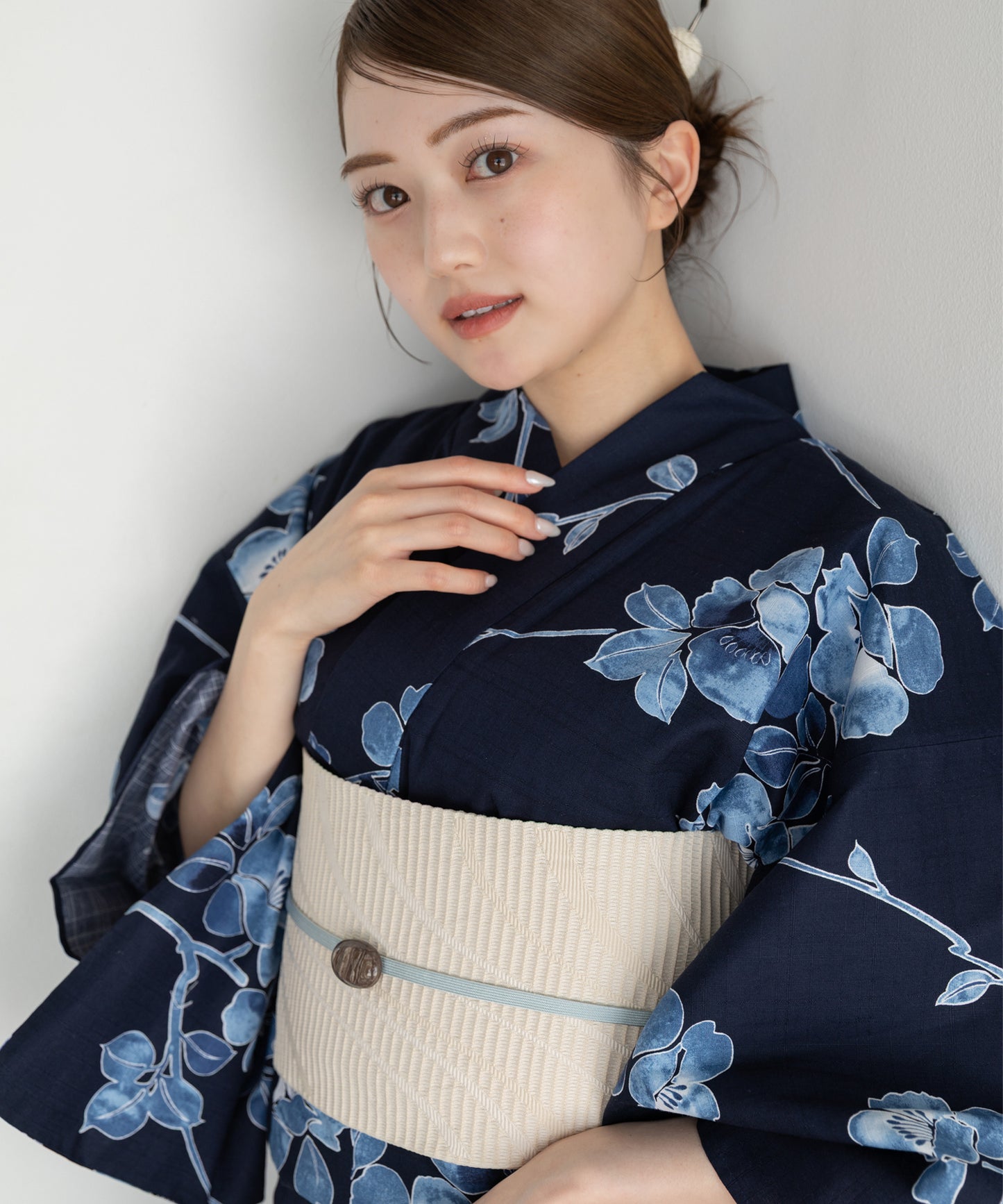 藍に沈む花 こだわり浴衣5点セット (浴衣/帯/下駄/腰紐/着付け冊子)