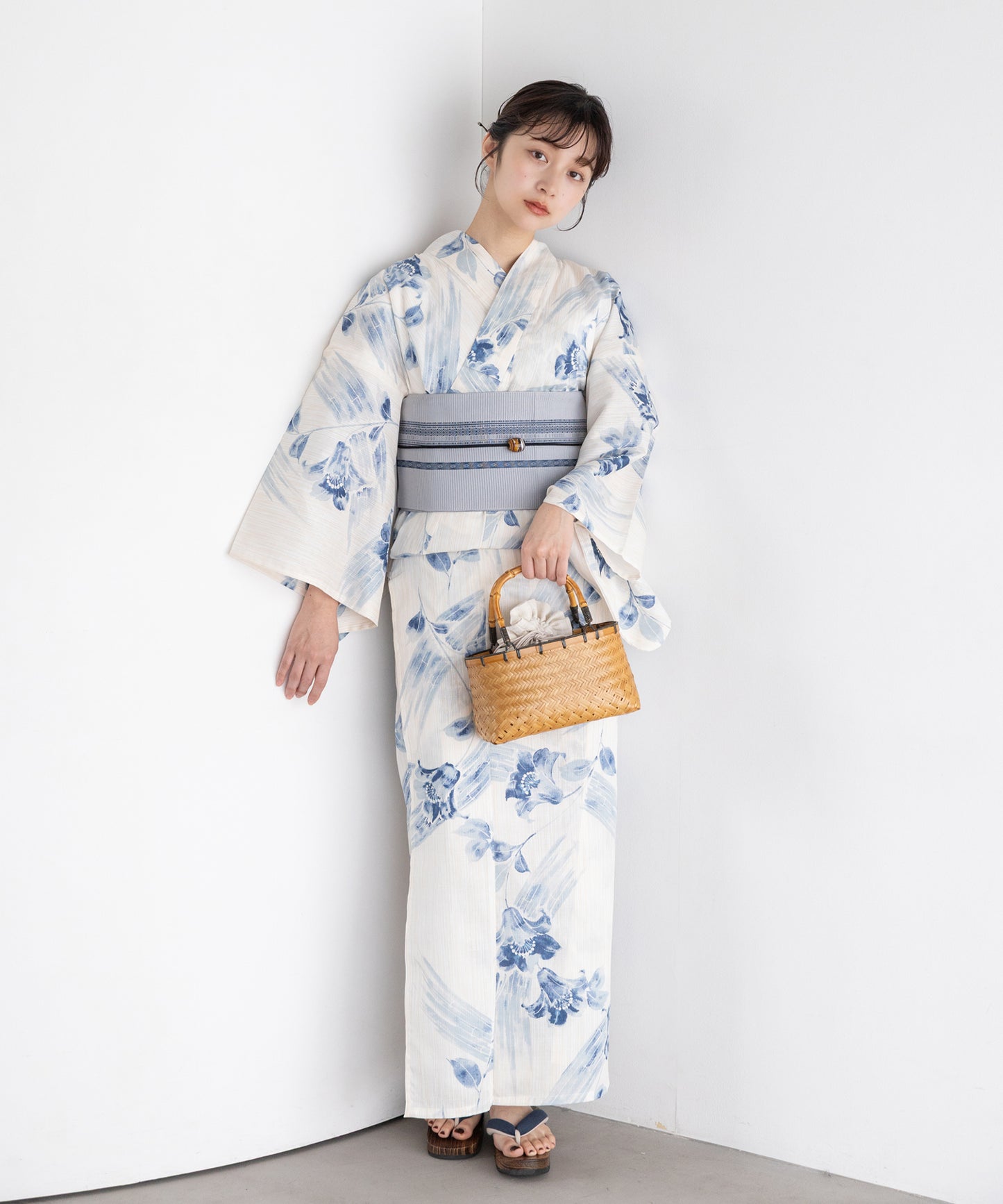 水影に花 こだわり浴衣5点セット (浴衣/帯/下駄/腰紐/着付け冊子) 麻混 綿麻 楊柳生地
