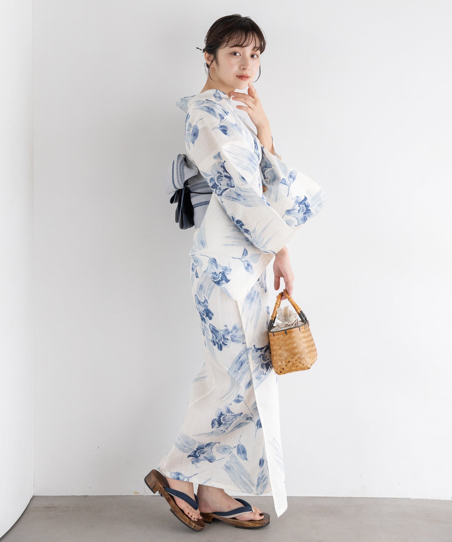 水影に花 こだわり浴衣5点セット (浴衣/帯/下駄/腰紐/着付け冊子) 麻混 綿麻 楊柳生地