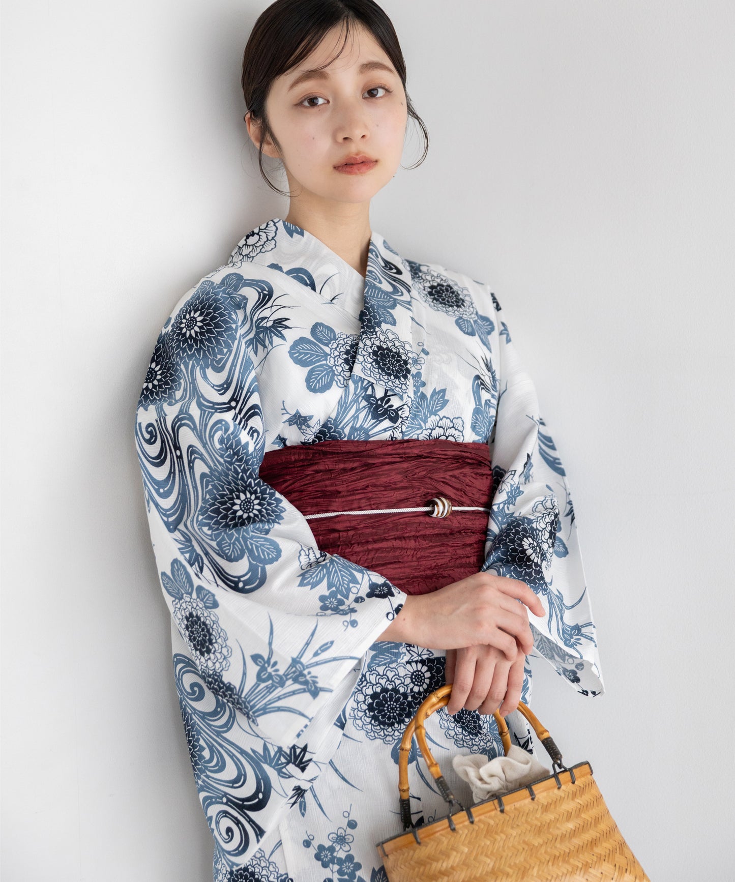 観世水の花散らし こだわり浴衣5点セット (浴衣/帯/下駄/腰紐/着付け冊子) 麻混 綿麻 楊柳生地
