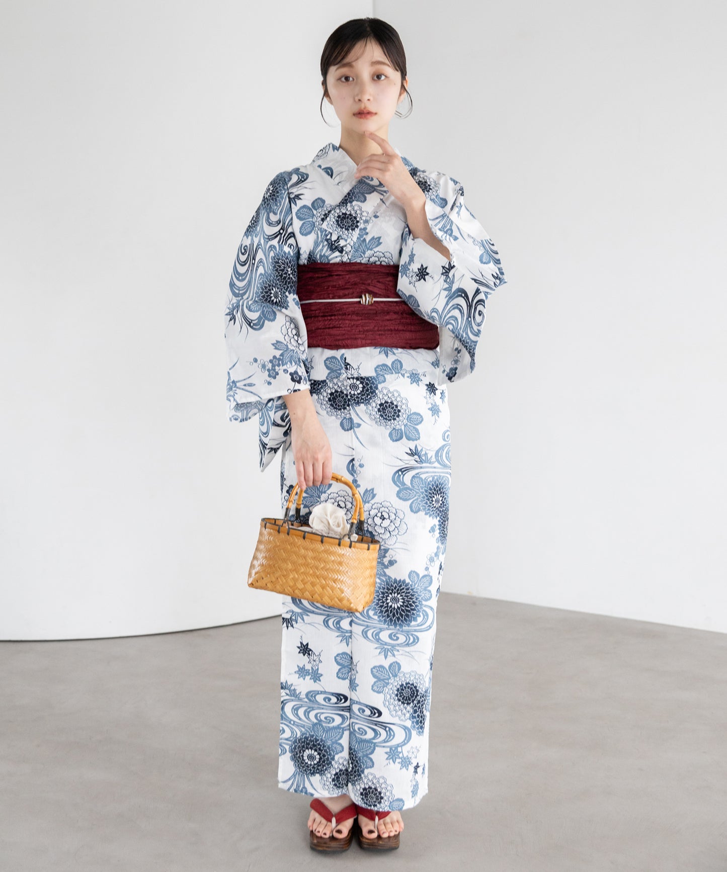 観世水の花散らし こだわり浴衣5点セット (浴衣/帯/下駄/腰紐/着付け冊子) 麻混 綿麻 楊柳生地