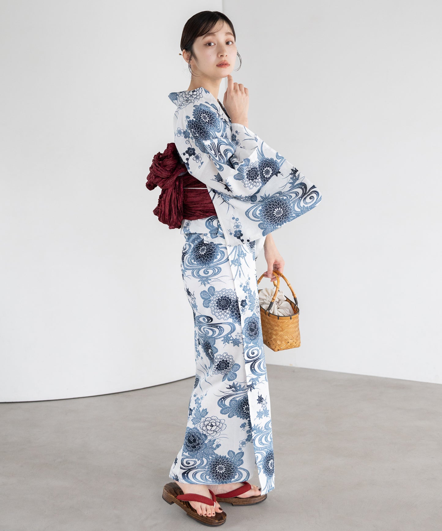 観世水の花散らし こだわり浴衣5点セット (浴衣/帯/下駄/腰紐/着付け冊子) 麻混 綿麻 楊柳生地