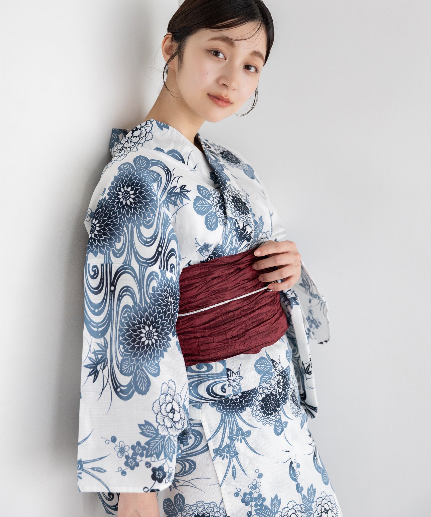 観世水の花散らし こだわり浴衣5点セット (浴衣/帯/下駄/腰紐/着付け冊子) 麻混 綿麻 楊柳生地