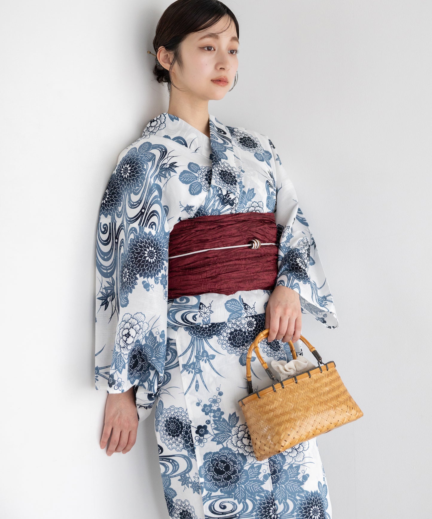 観世水の花散らし こだわり浴衣5点セット (浴衣/帯/下駄/腰紐/着付け冊子) 麻混 綿麻 楊柳生地