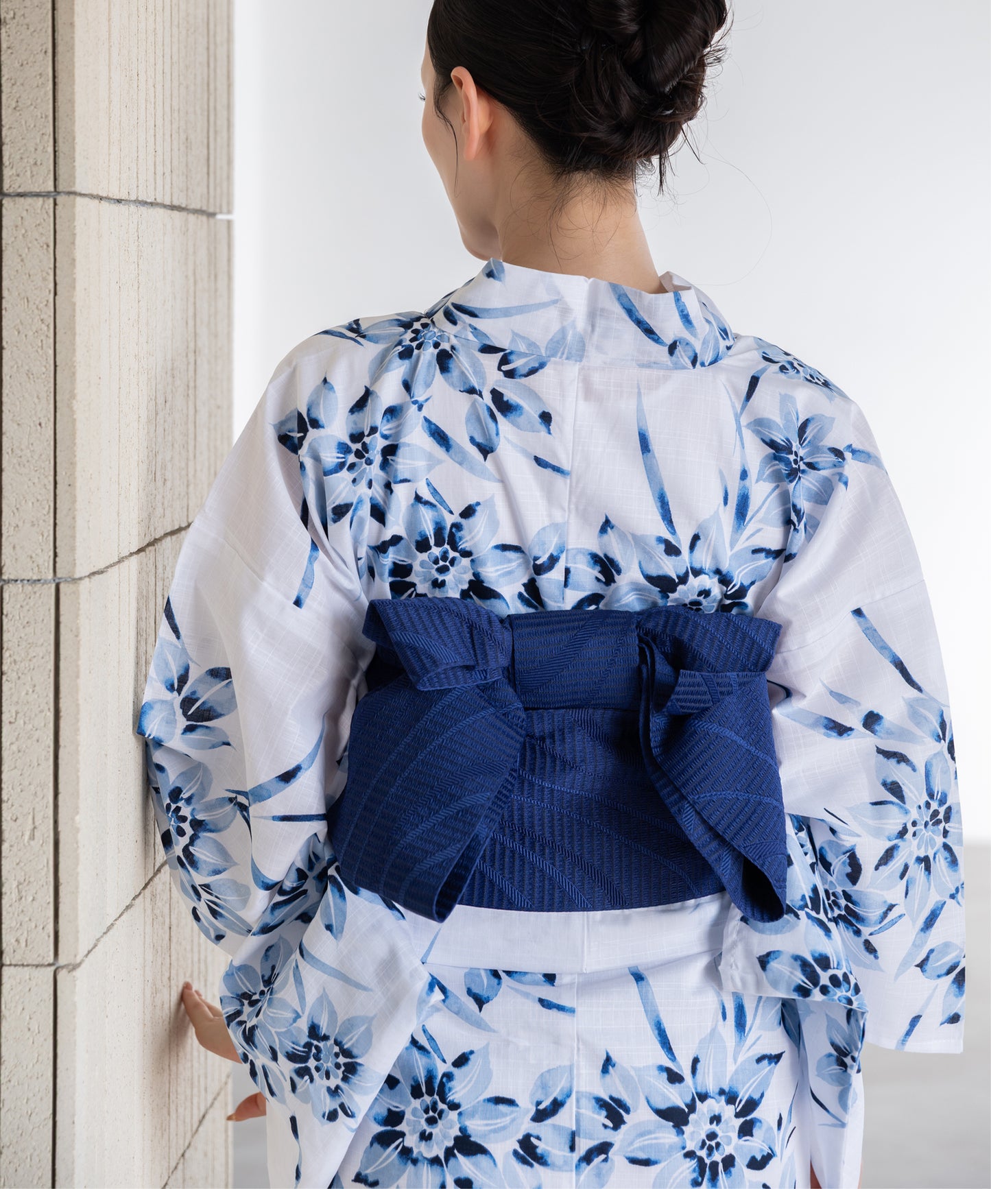 涼淡の藍花 こだわり浴衣5点セット (浴衣/帯/下駄/腰紐/着付け冊子) 変わり織生地