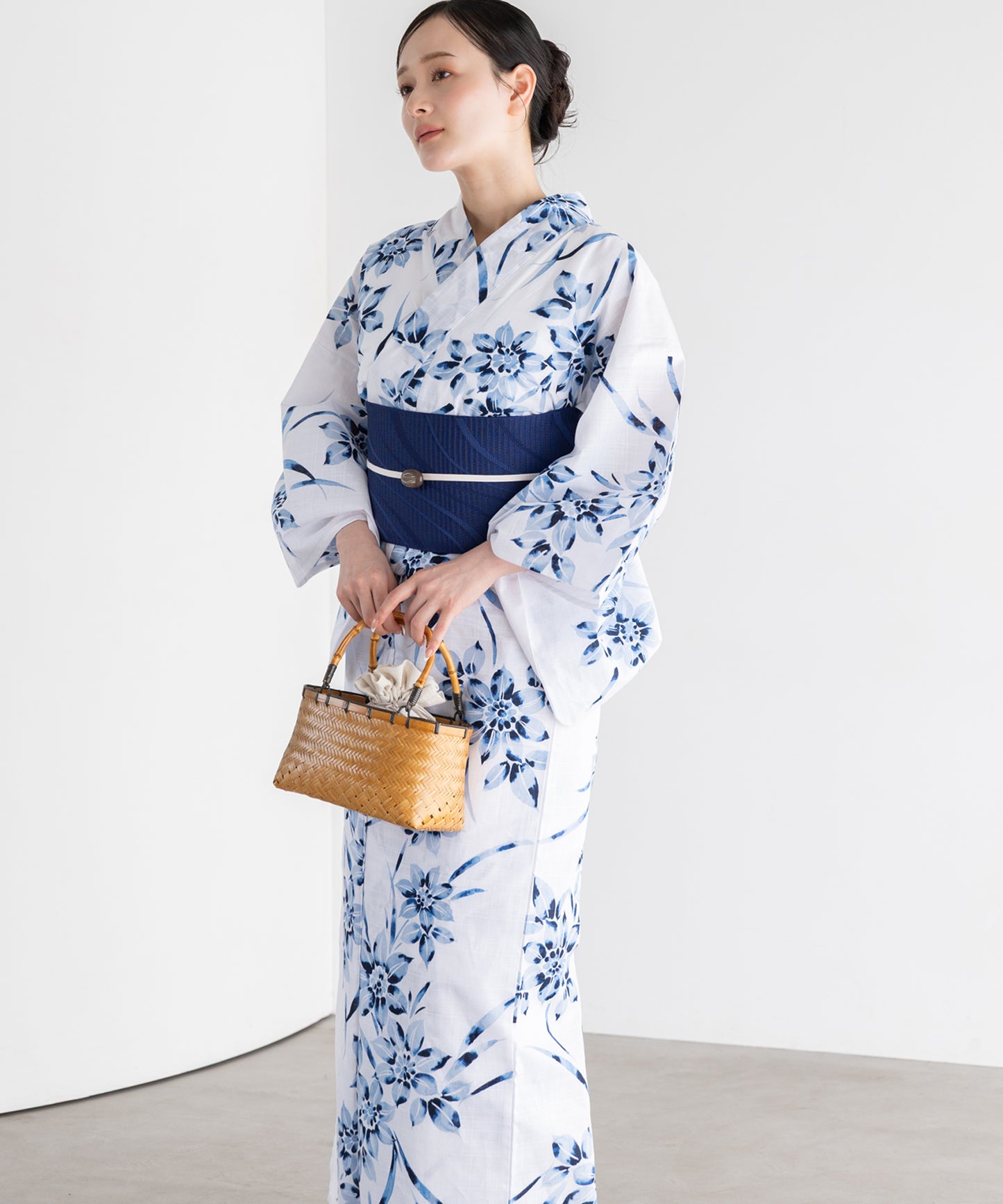 涼淡の藍花 こだわり浴衣5点セット (浴衣/帯/下駄/腰紐/着付け冊子) 変わり織生地