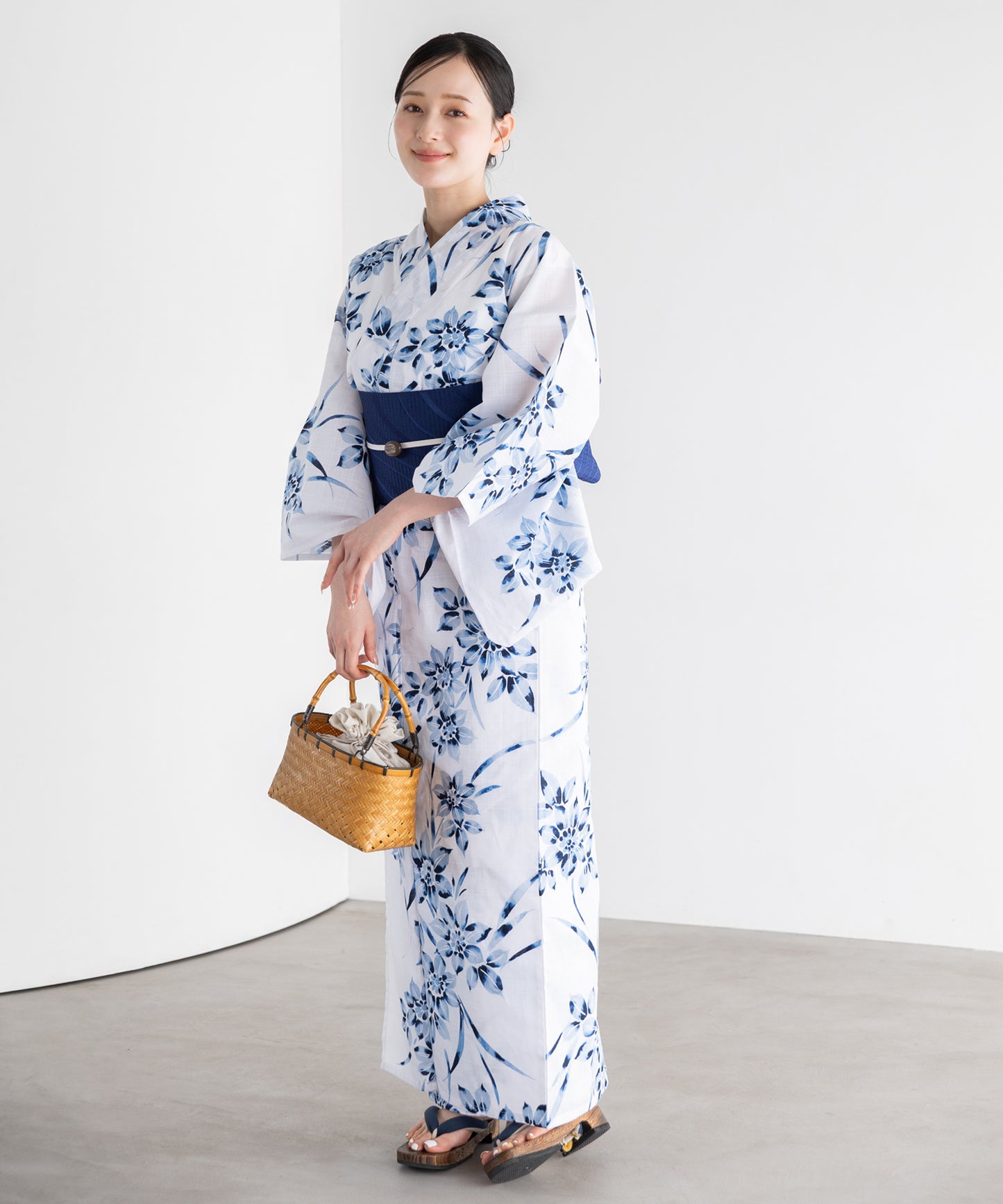 涼淡の藍花 こだわり浴衣5点セット (浴衣/帯/下駄/腰紐/着付け冊子) 変わり織生地