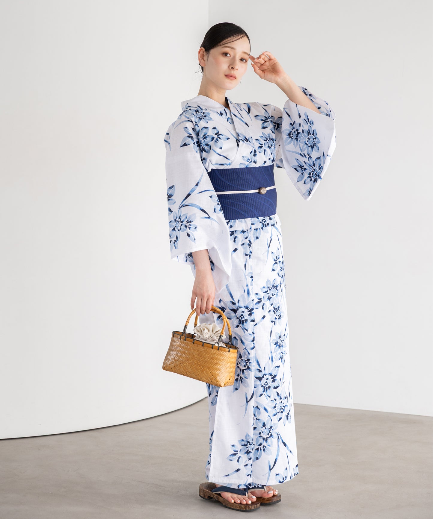 涼淡の藍花 こだわり浴衣5点セット (浴衣/帯/下駄/腰紐/着付け冊子) 変わり織生地