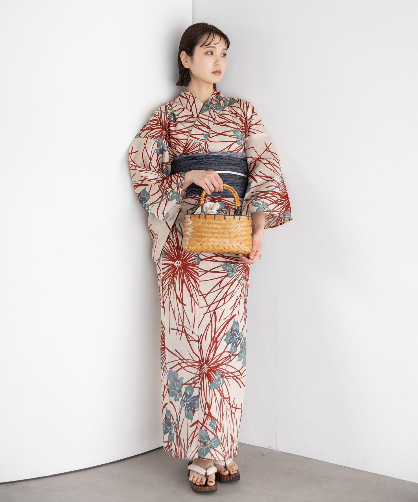 紅菊の余韻 こだわり浴衣5点セット (浴衣/帯/下駄/腰紐/着付け冊子) 変わり織生地