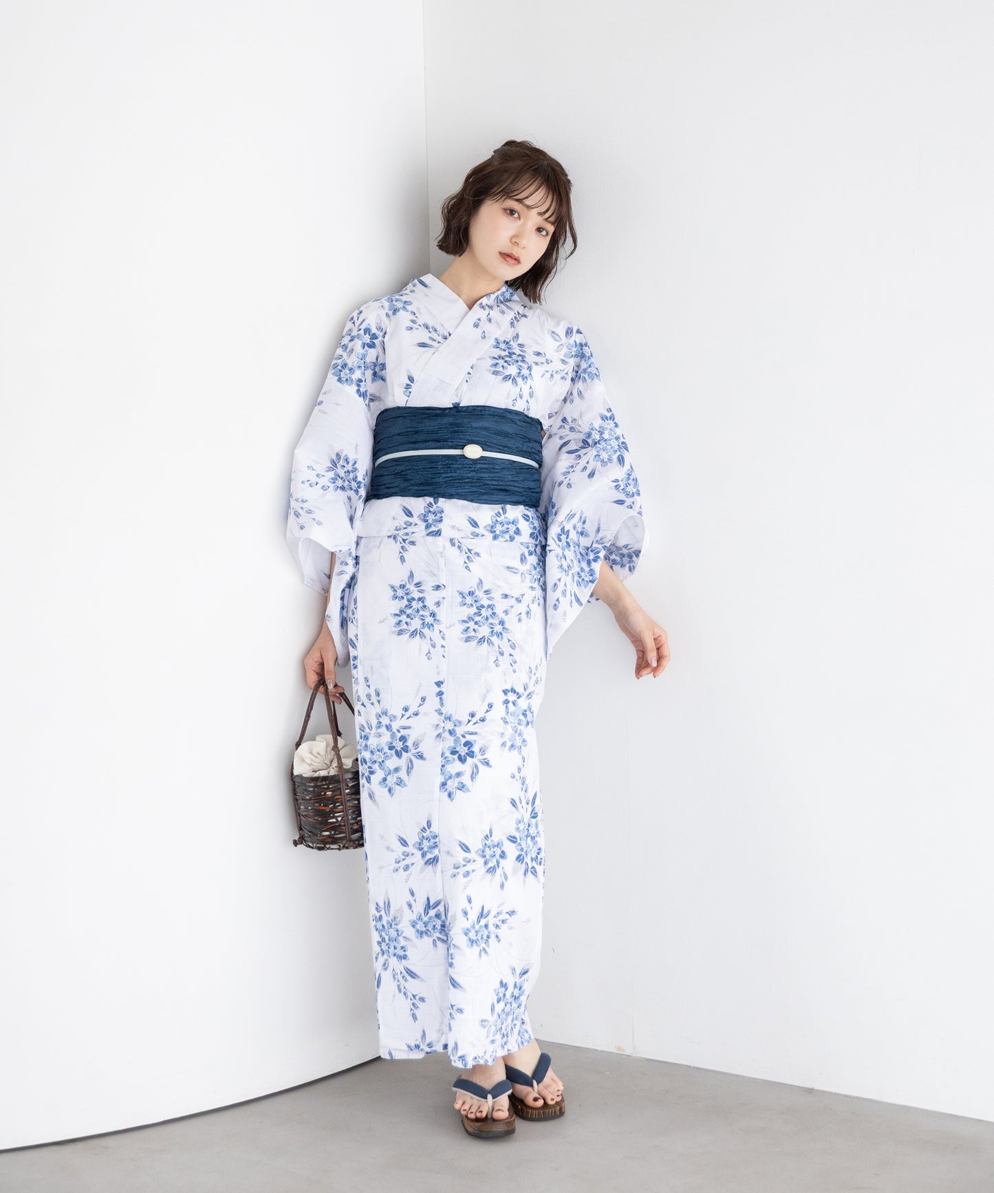 青花のしずく こだわり浴衣5点セット (浴衣/帯/下駄/腰紐/着付け冊子) 変わり織生地