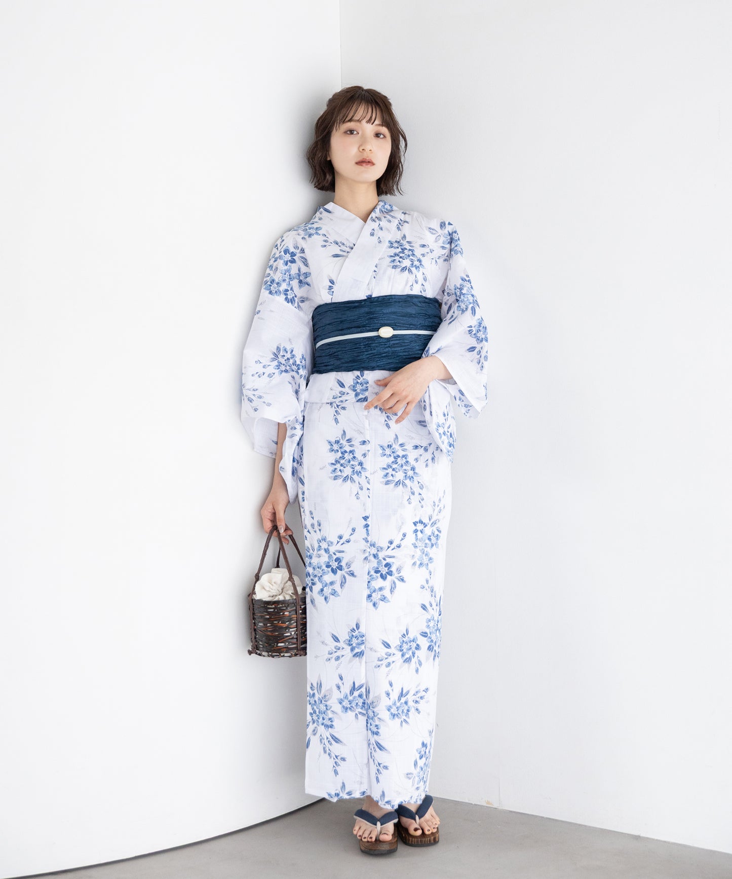青花のしずく こだわり浴衣5点セット (浴衣/帯/下駄/腰紐/着付け冊子) 変わり織生地