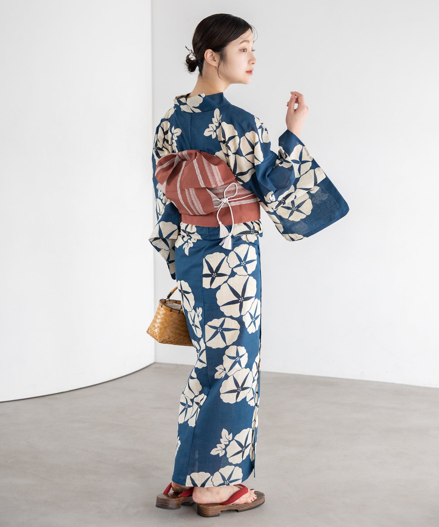 古典朝顔 こだわり浴衣5点セット (浴衣/帯/下駄/腰紐/着付け冊子) 麻混 綿麻