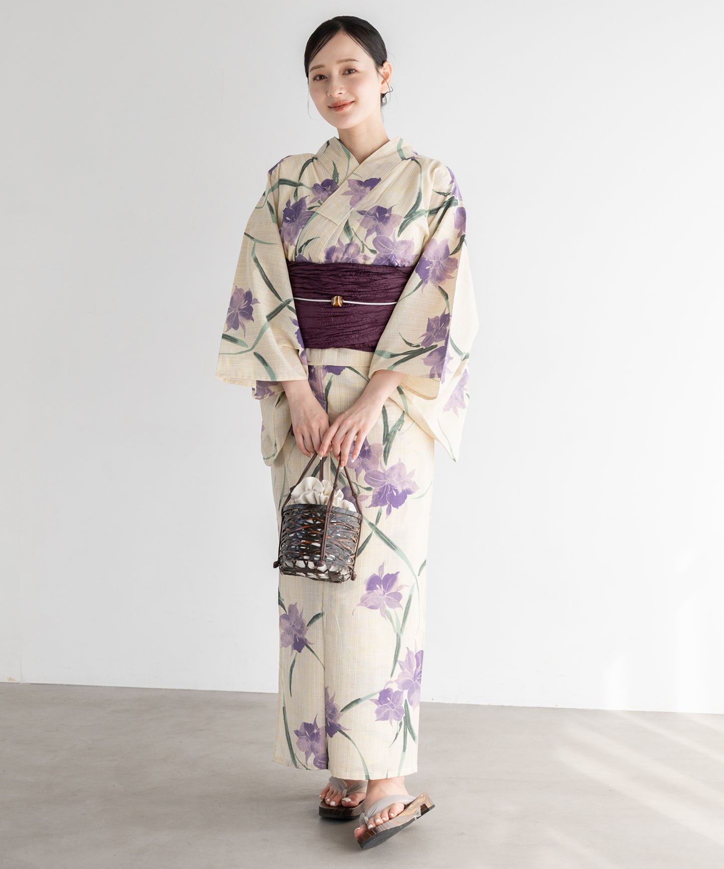 花菖蒲の余韻 こだわり浴衣5点セット (浴衣/帯/下駄/腰紐/着付け冊子) 麻混