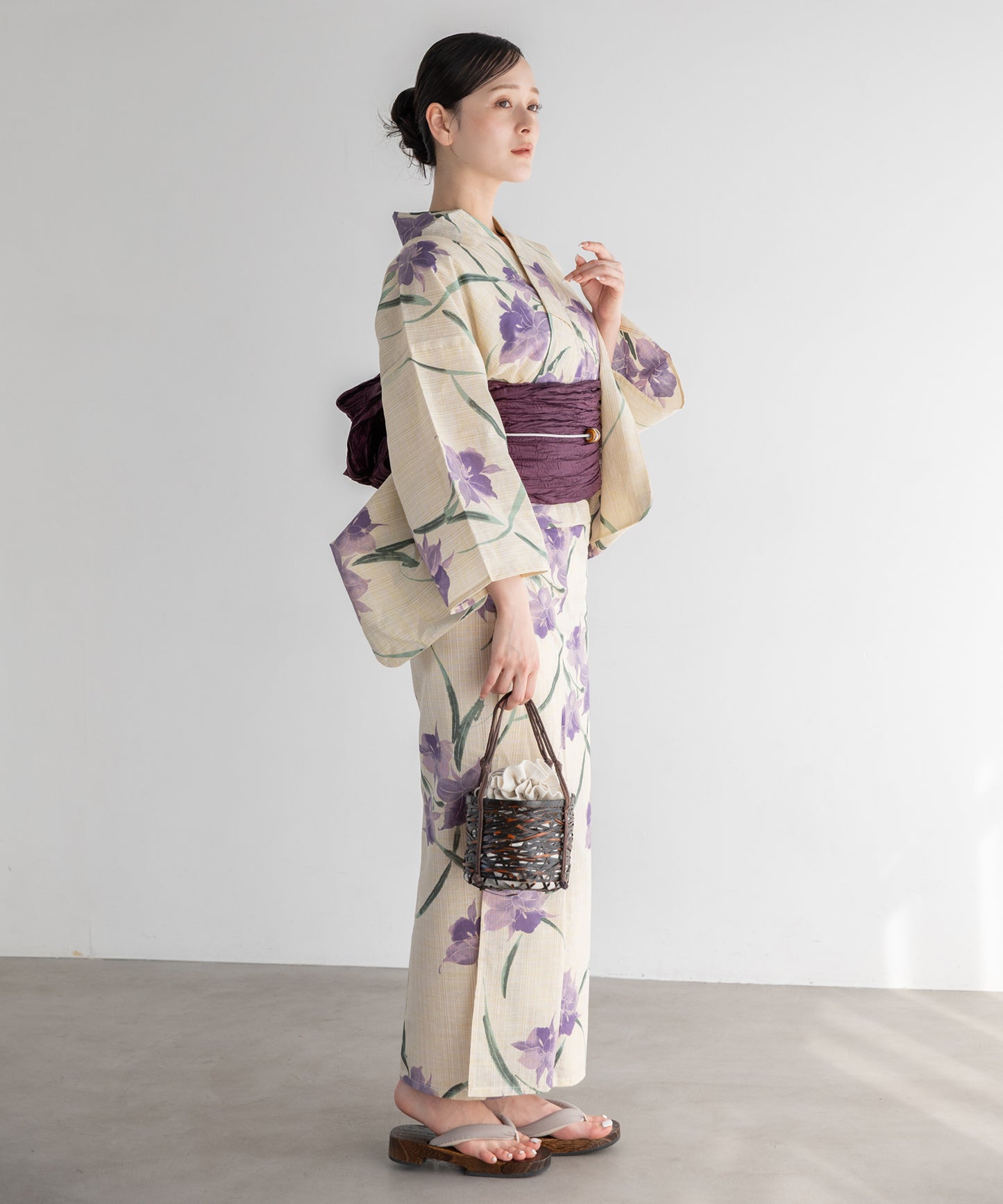 花菖蒲の余韻 こだわり浴衣5点セット (浴衣/帯/下駄/腰紐/着付け冊子) 麻混