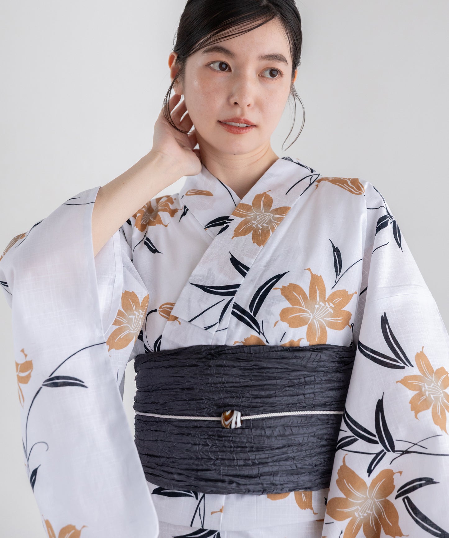 夕凪の百合 こだわり浴衣5点セット (浴衣/帯/下駄/腰紐/着付け冊子) 変わり織生地