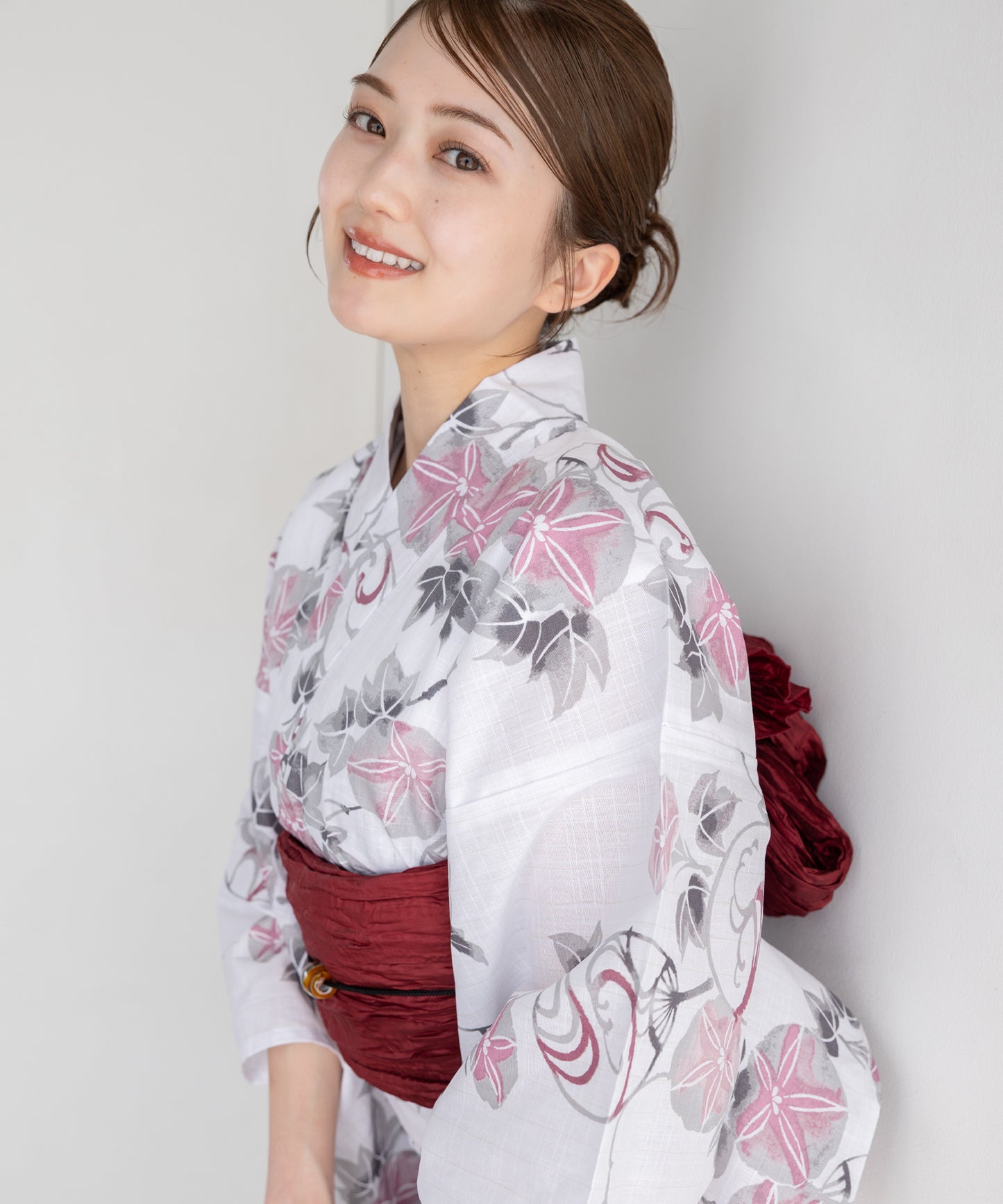 薄桜色の朝顔と団扇 こだわり浴衣5点セット (浴衣/帯/下駄/腰紐/着付け冊子) 変わり織生地