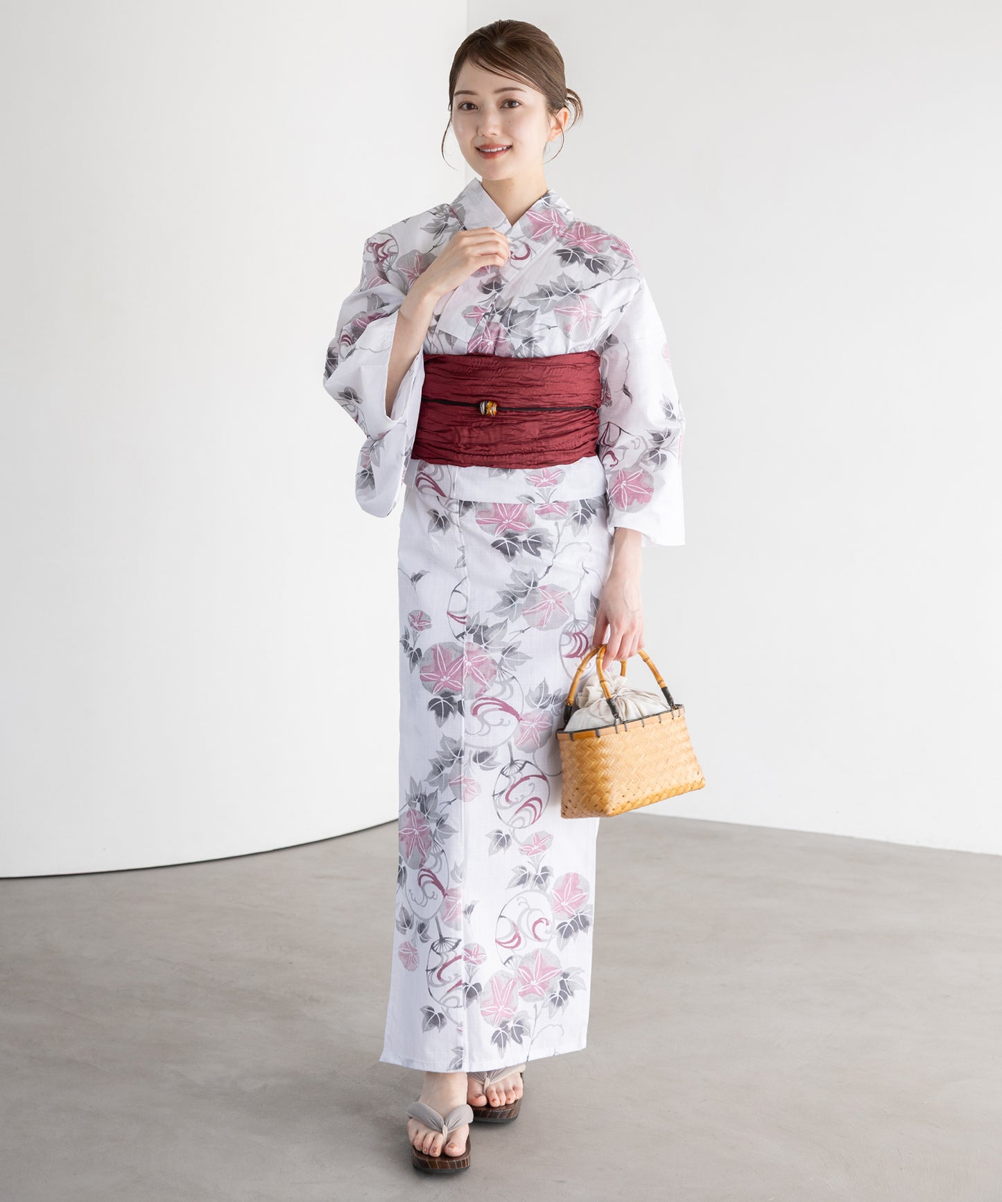 薄桜色の朝顔と団扇 こだわり浴衣5点セット (浴衣/帯/下駄/腰紐/着付け冊子) 変わり織生地