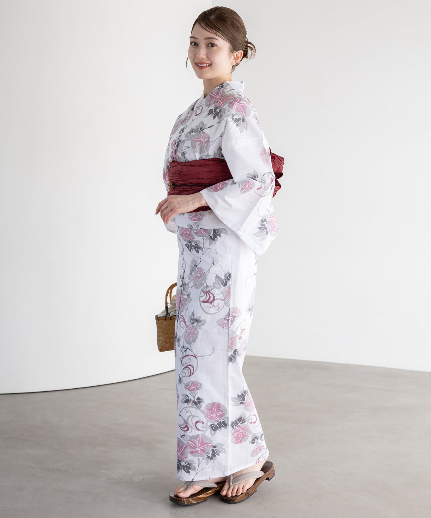 薄桜色の朝顔と団扇 こだわり浴衣5点セット (浴衣/帯/下駄/腰紐/着付け冊子) 変わり織生地