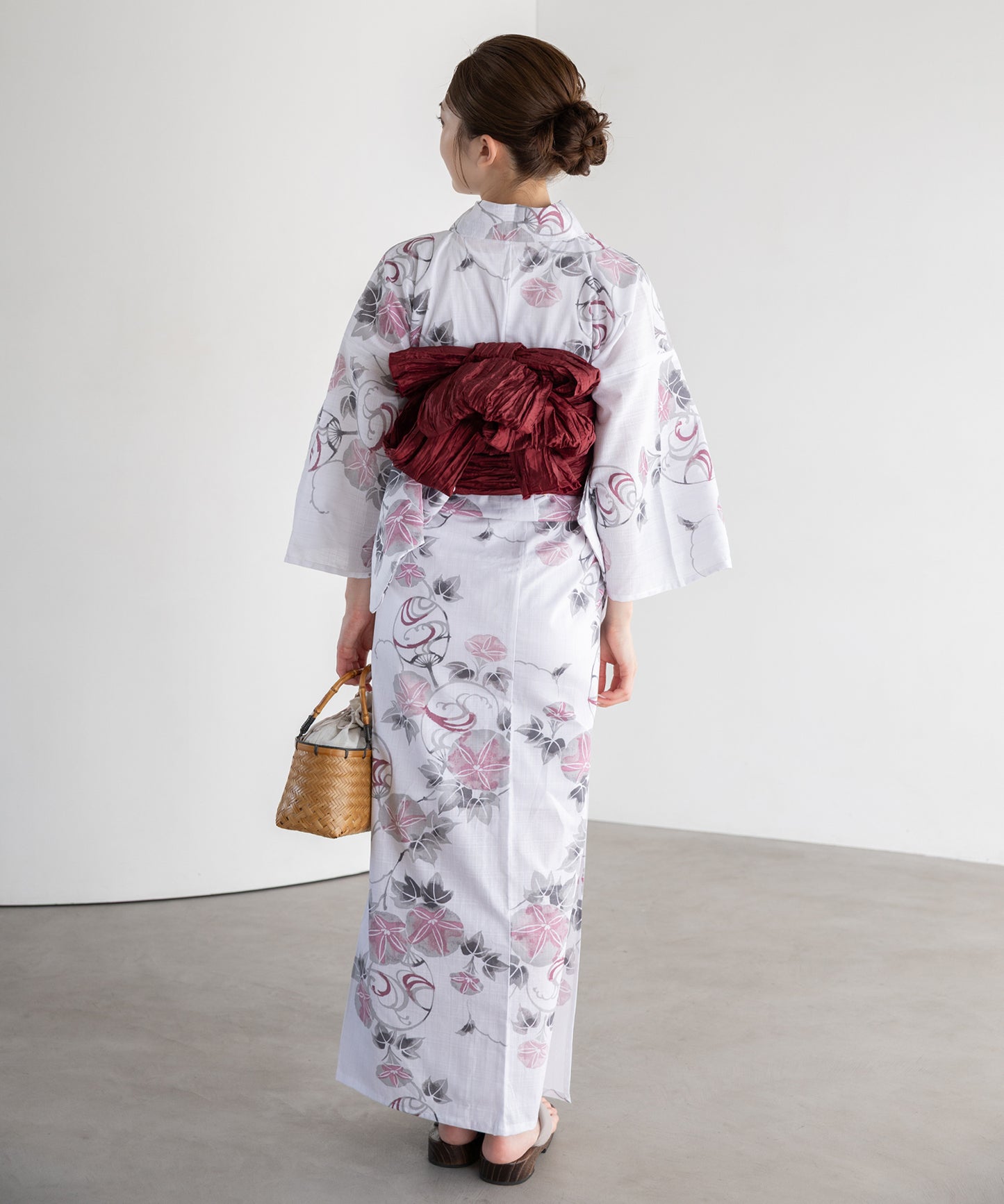 薄桜色の朝顔と団扇 こだわり浴衣5点セット (浴衣/帯/下駄/腰紐/着付け冊子) 変わり織生地