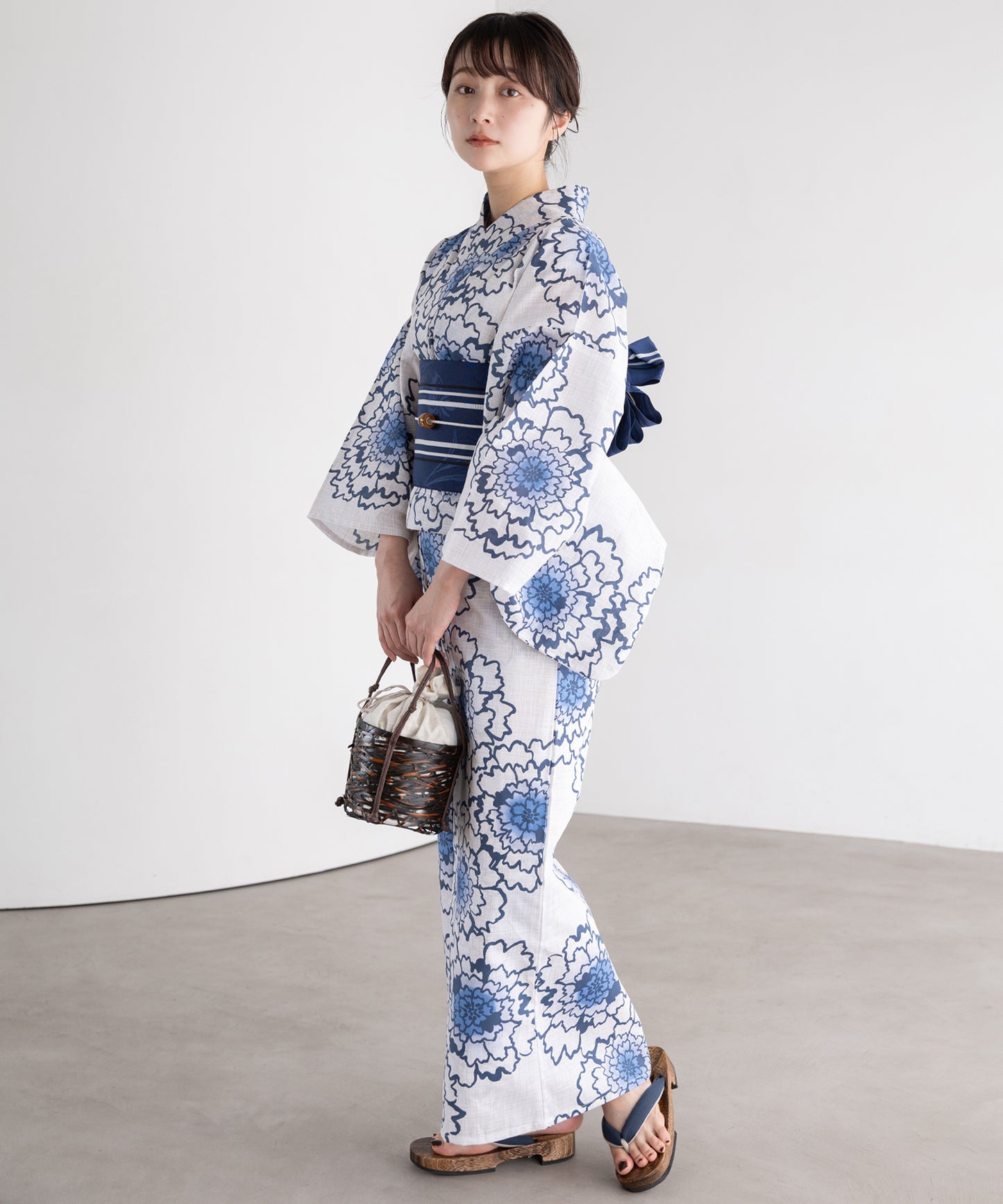 清藍の花重ね こだわり浴衣5点セット (浴衣/帯/下駄/腰紐/着付け冊子) 変わり織生地