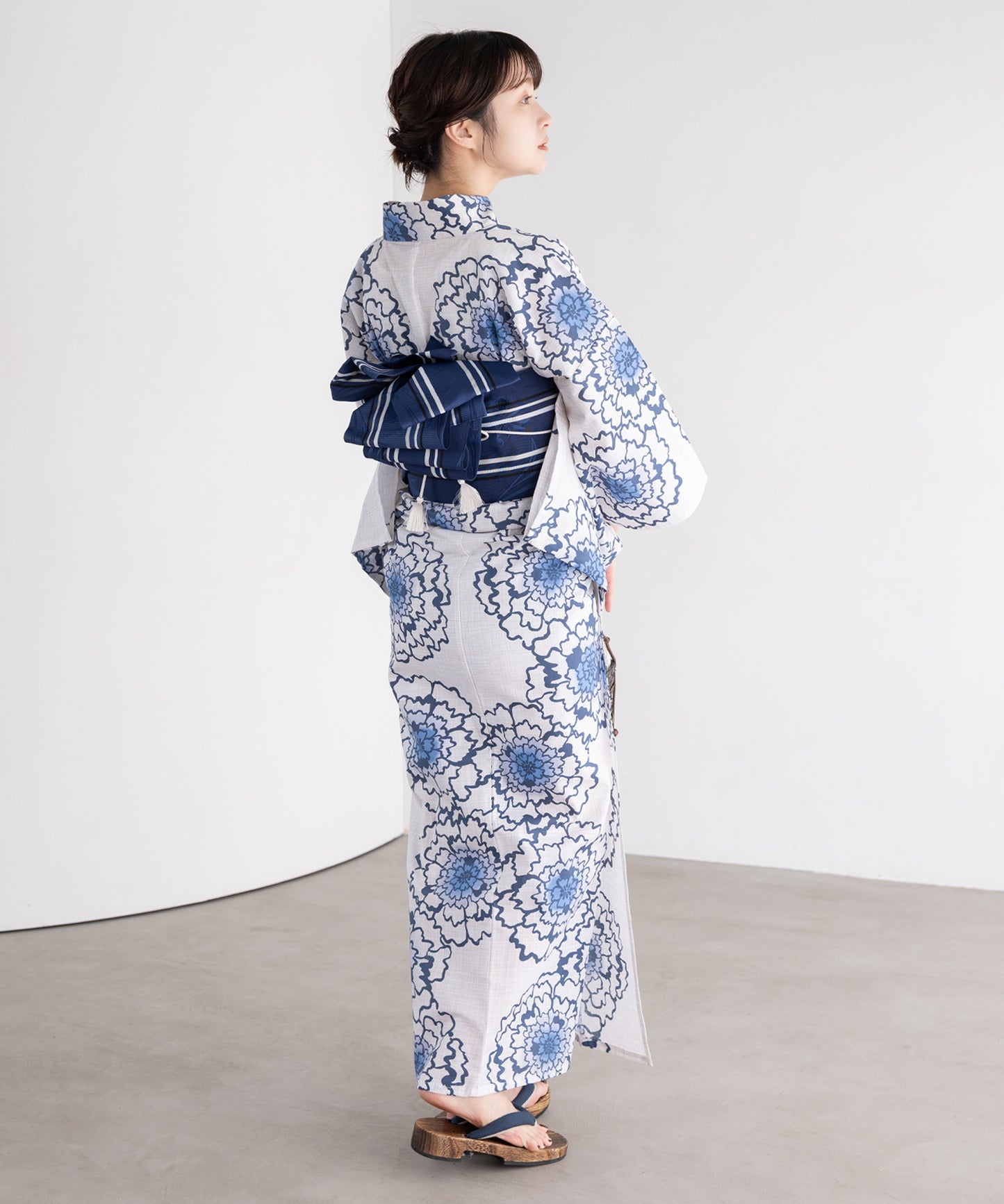 清藍の花重ね こだわり浴衣5点セット (浴衣/帯/下駄/腰紐/着付け冊子) 変わり織生地