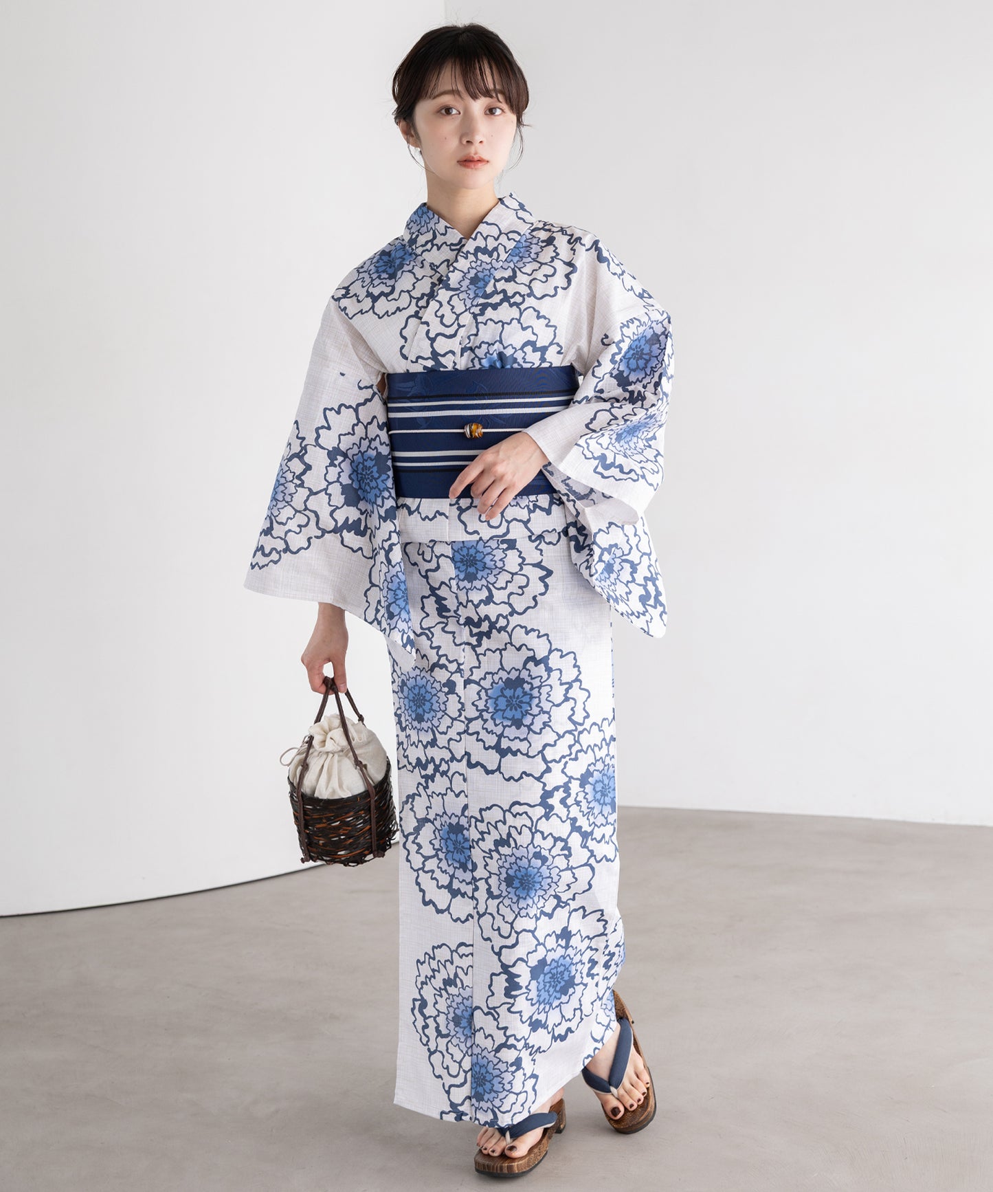 清藍の花重ね こだわり浴衣5点セット (浴衣/帯/下駄/腰紐/着付け冊子) 変わり織生地