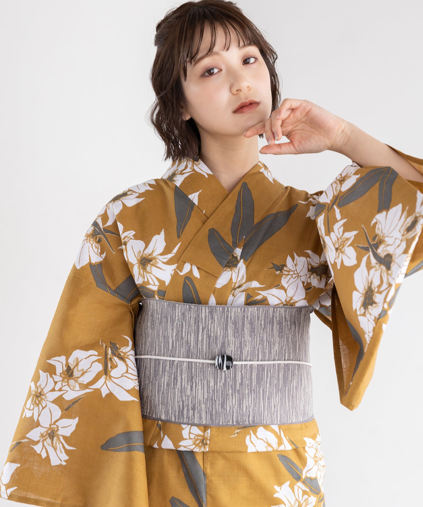 芥子色に白蘭 こだわり浴衣5点セット (浴衣/帯/下駄/腰紐/着付け冊子) 変わり織生地