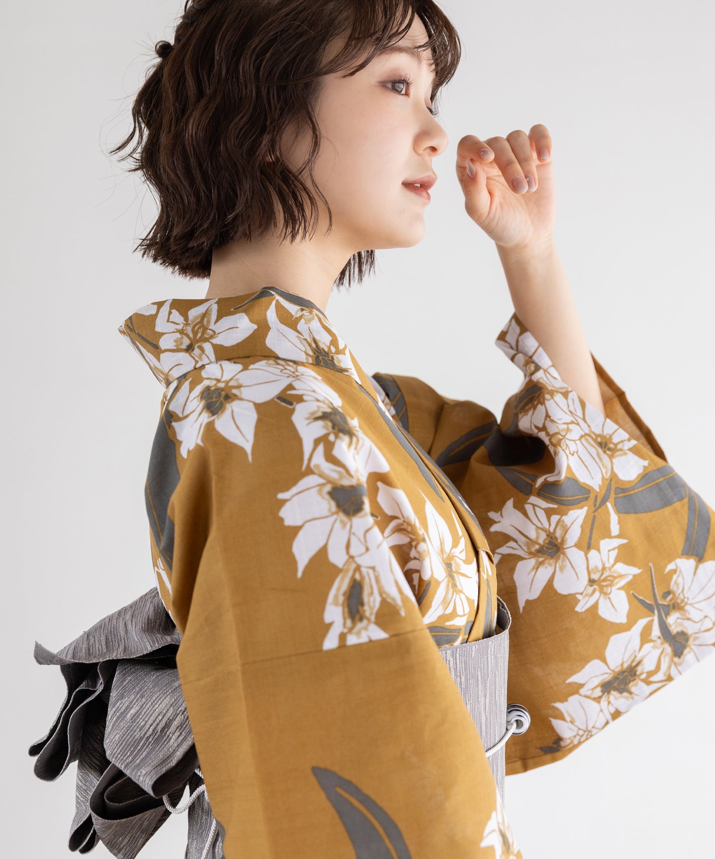 芥子色に白蘭 こだわり浴衣5点セット (浴衣/帯/下駄/腰紐/着付け冊子) 変わり織生地