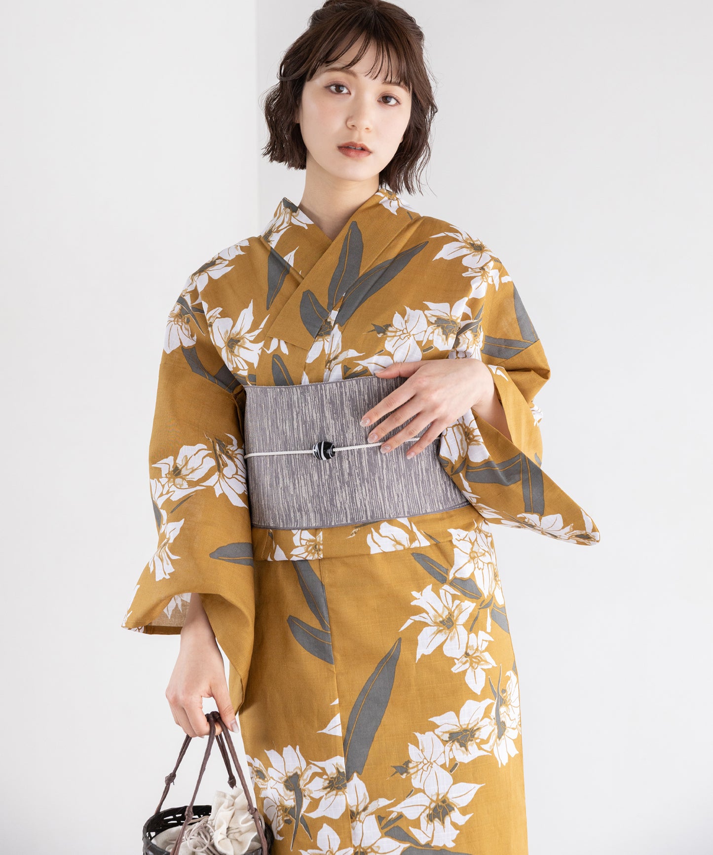 芥子色に白蘭 こだわり浴衣5点セット (浴衣/帯/下駄/腰紐/着付け冊子) 変わり織生地