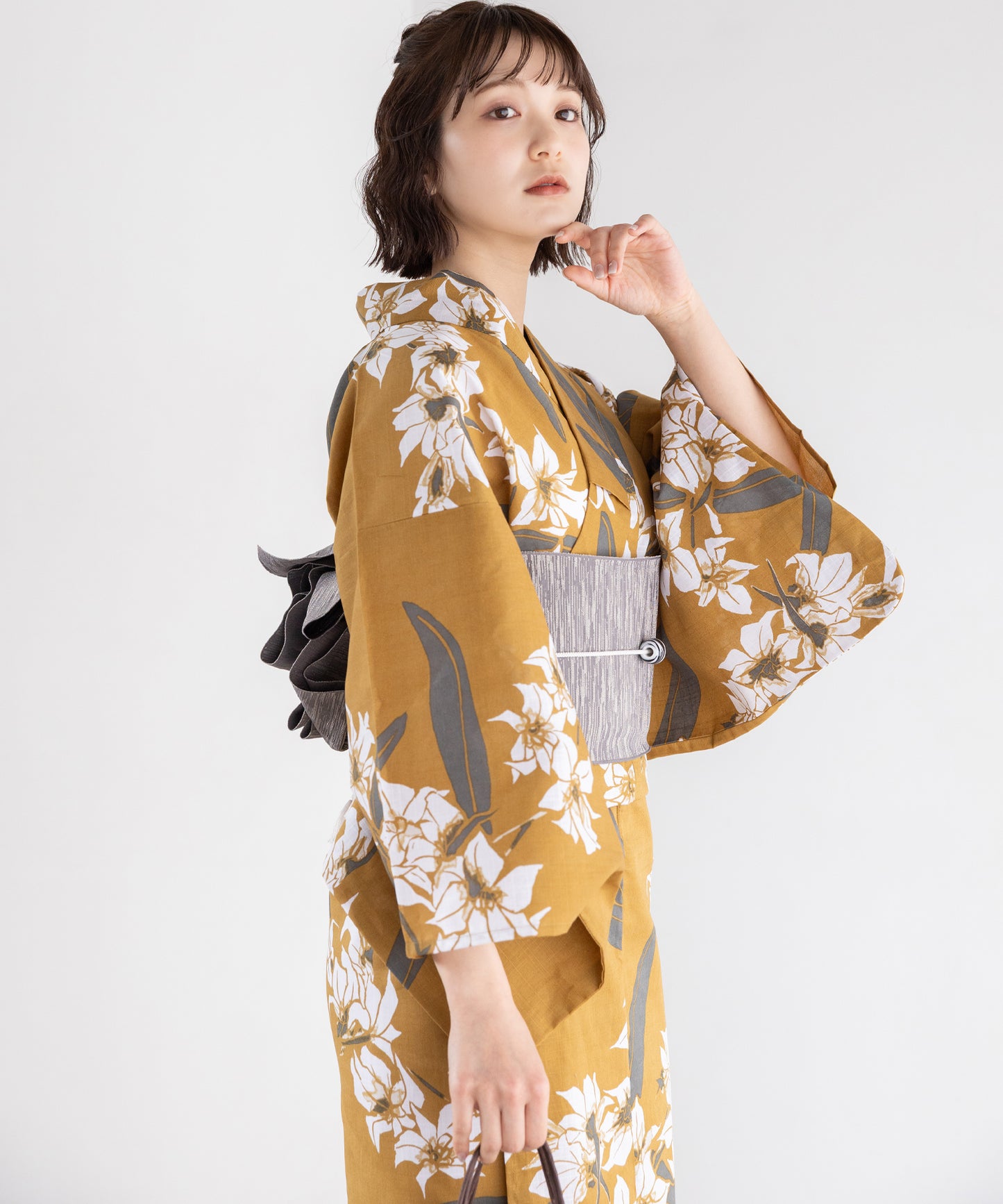 芥子色に白蘭 こだわり浴衣5点セット (浴衣/帯/下駄/腰紐/着付け冊子) 変わり織生地
