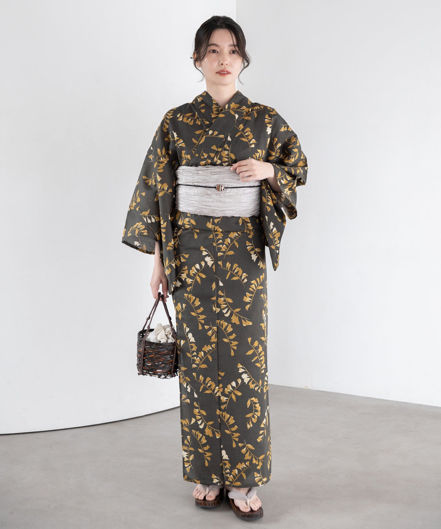 濃灰に小葉 こだわり浴衣5点セット (浴衣/帯/下駄/腰紐/着付け冊子) 変わり織生地