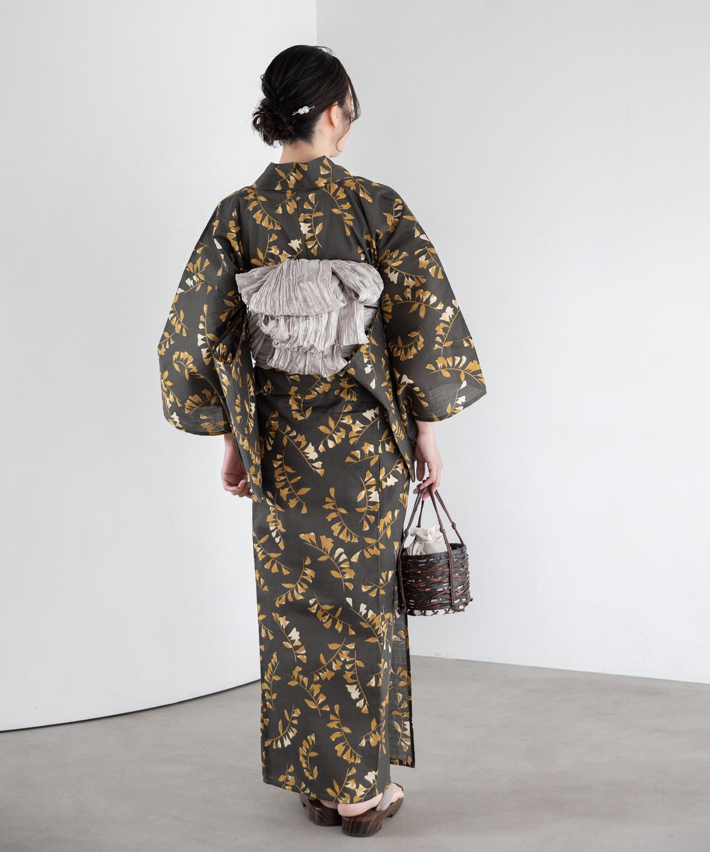 濃灰に小葉 こだわり浴衣5点セット (浴衣/帯/下駄/腰紐/着付け冊子) 変わり織生地