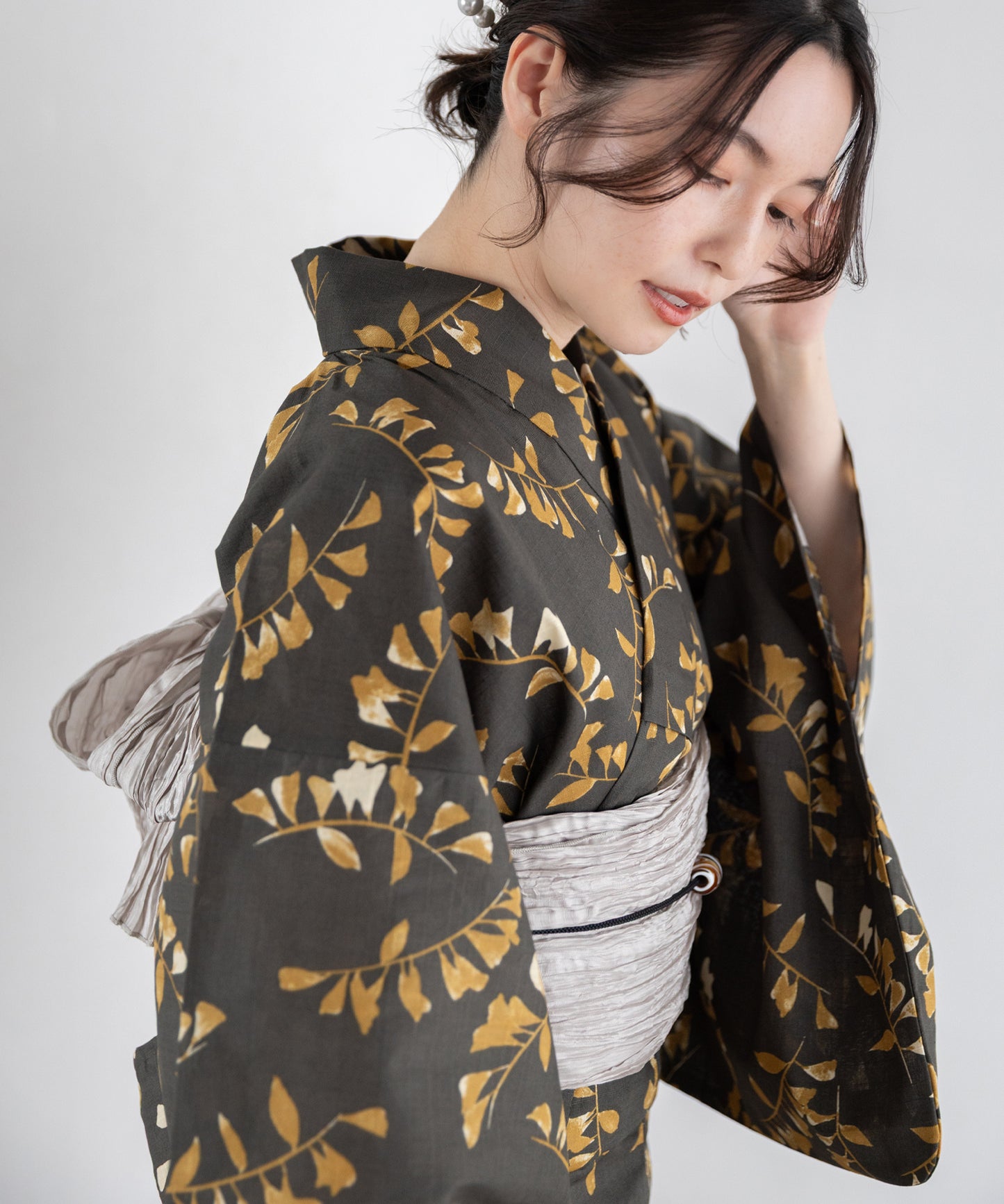濃灰に小葉 こだわり浴衣5点セット (浴衣/帯/下駄/腰紐/着付け冊子) 変わり織生地