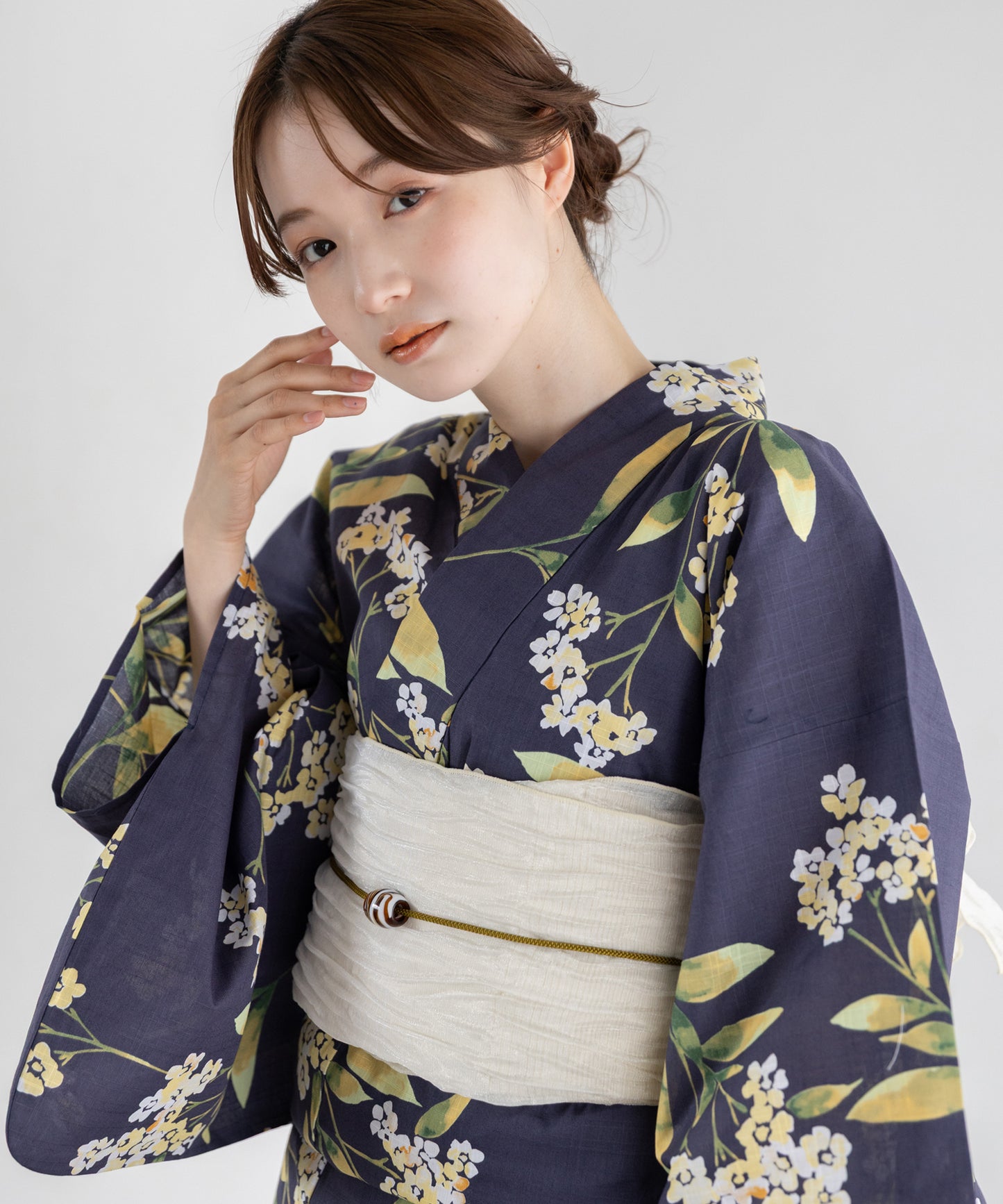 白花の紺景 こだわり浴衣5点セット (浴衣/帯/下駄/腰紐/着付け冊子) 変わり織生地