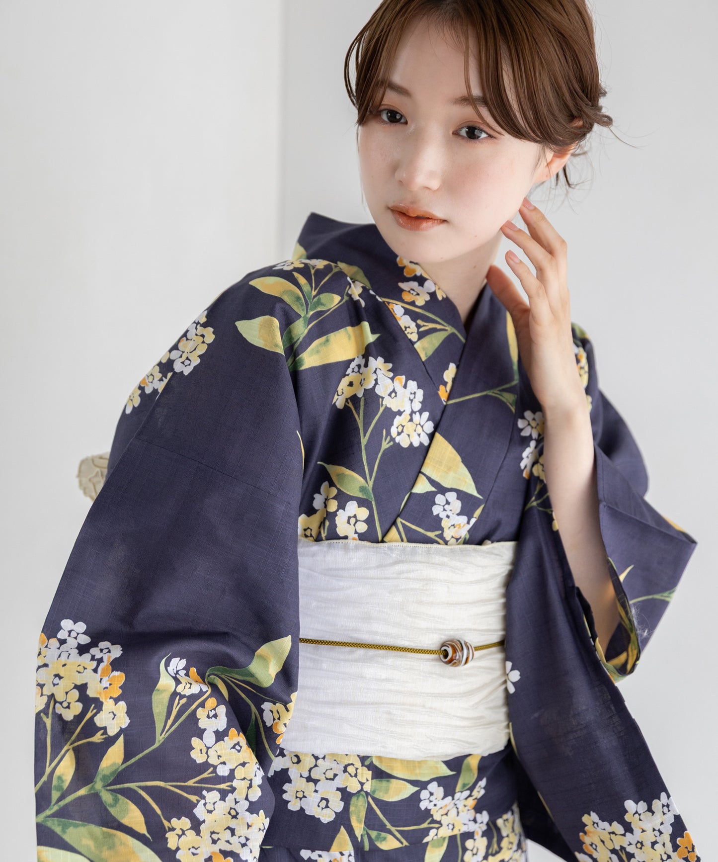 白花の紺景 こだわり浴衣5点セット (浴衣/帯/下駄/腰紐/着付け冊子) 変わり織生地