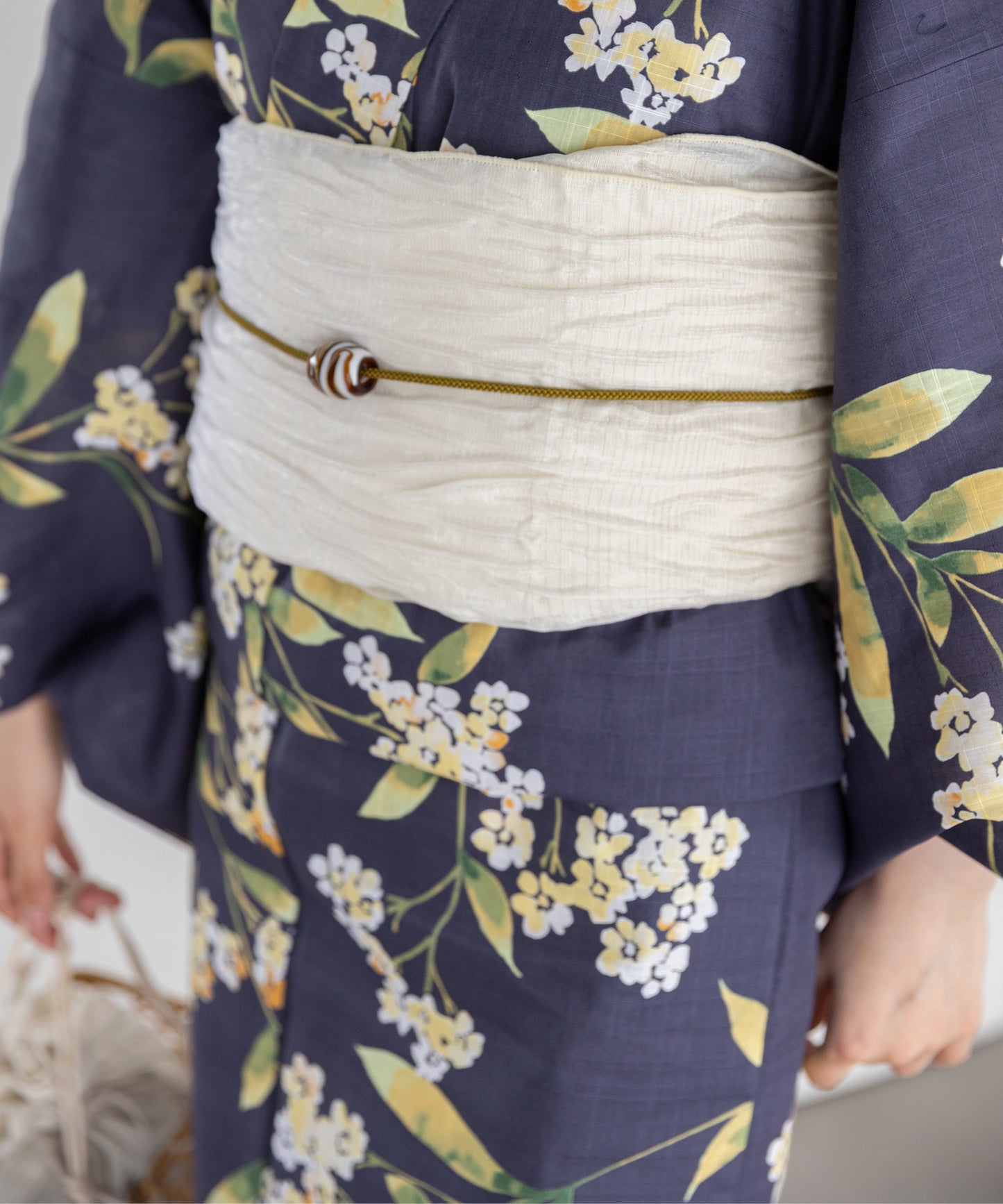 白花の紺景 こだわり浴衣5点セット (浴衣/帯/下駄/腰紐/着付け冊子) 変わり織生地