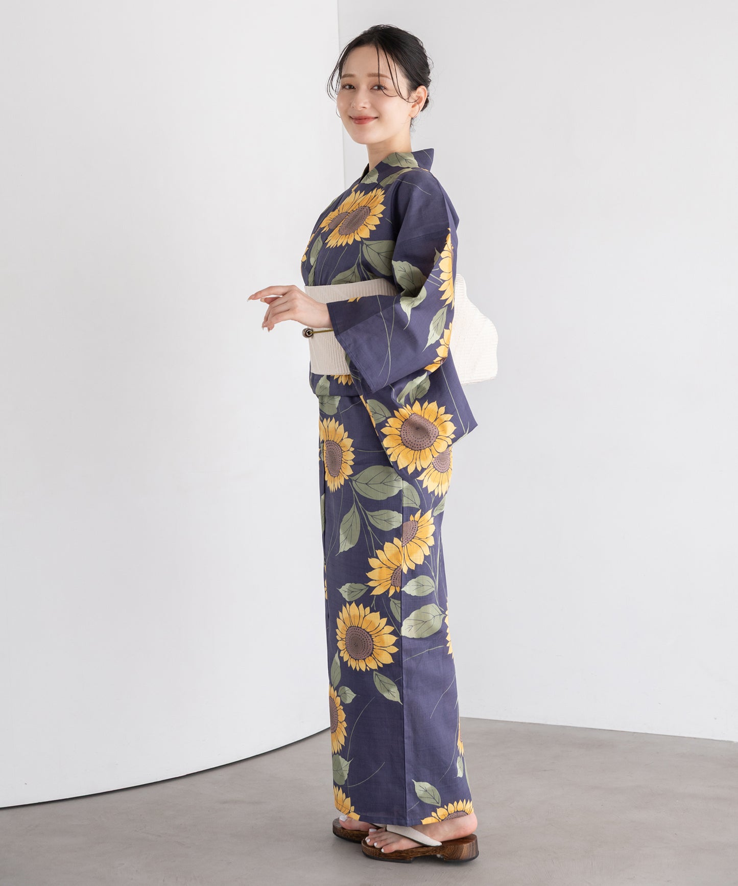向日葵の宵景 こだわり浴衣5点セット (浴衣/帯/下駄/腰紐/着付け冊子) 変わり織生地
