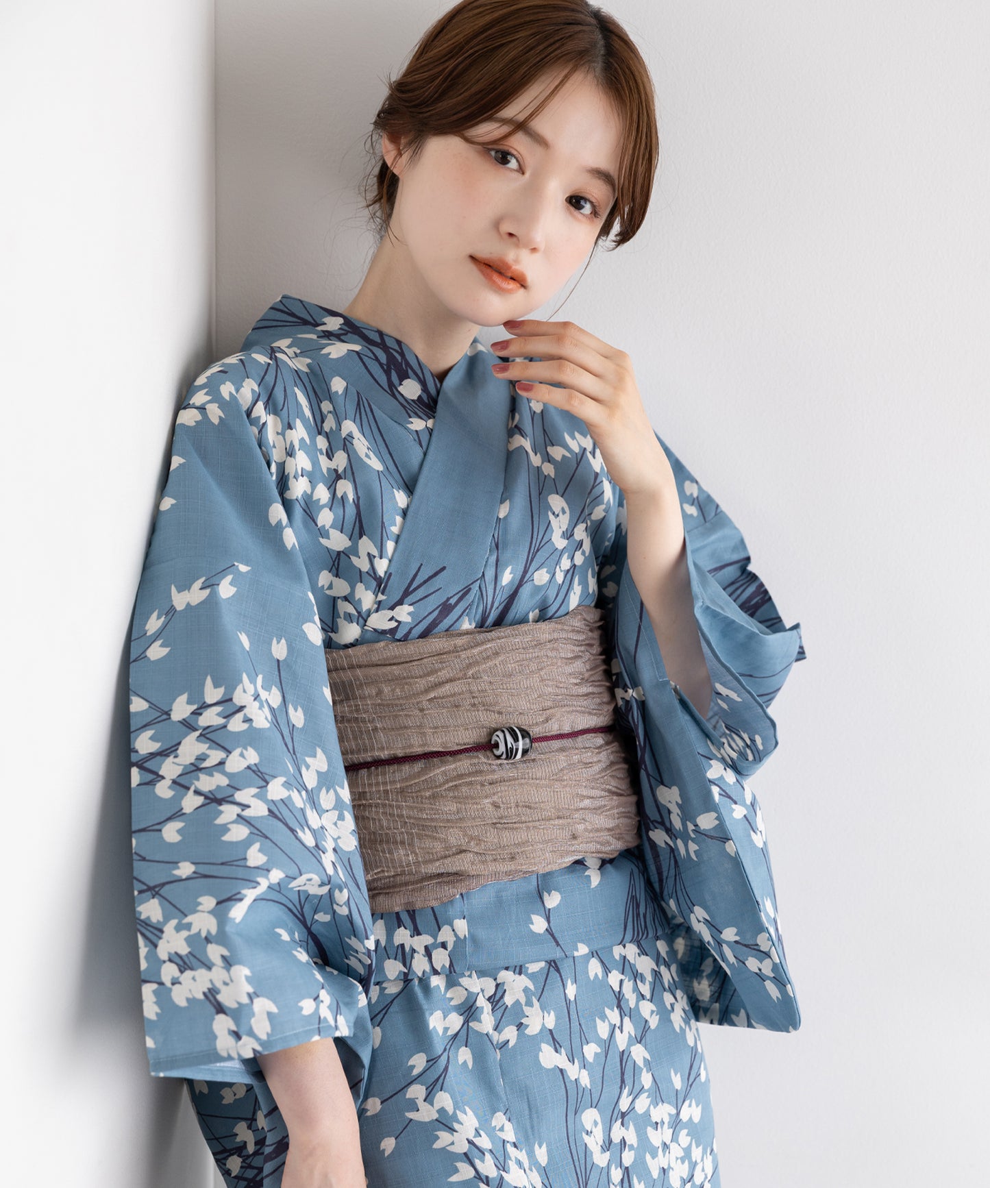白小花の涼景 こだわり浴衣5点セット (浴衣/帯/下駄/腰紐/着付け冊子) 変わり織生地