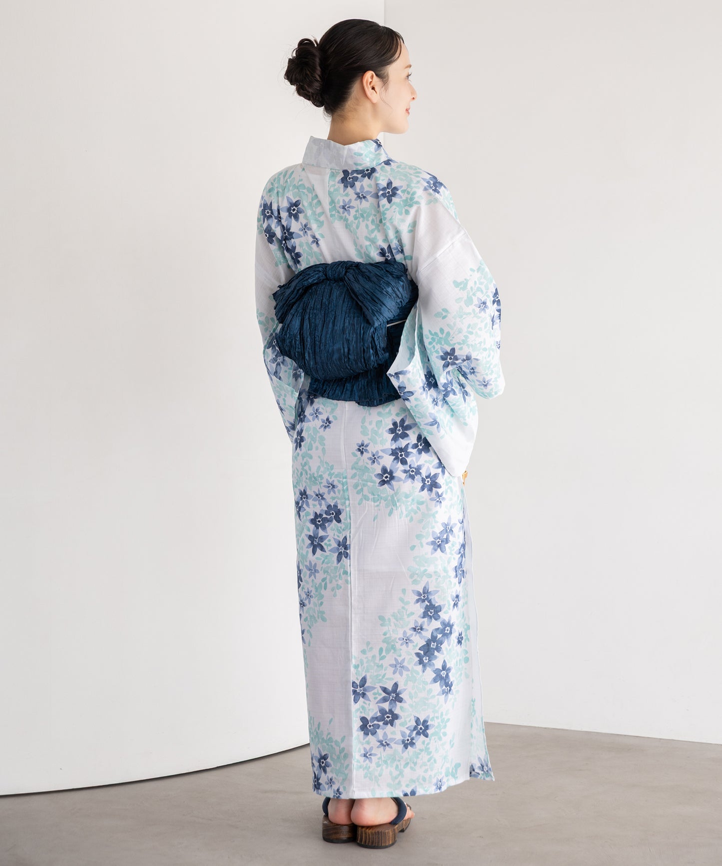 淡青花景 こだわり浴衣5点セット (浴衣/帯/下駄/腰紐/着付け冊子) 変わり織生地