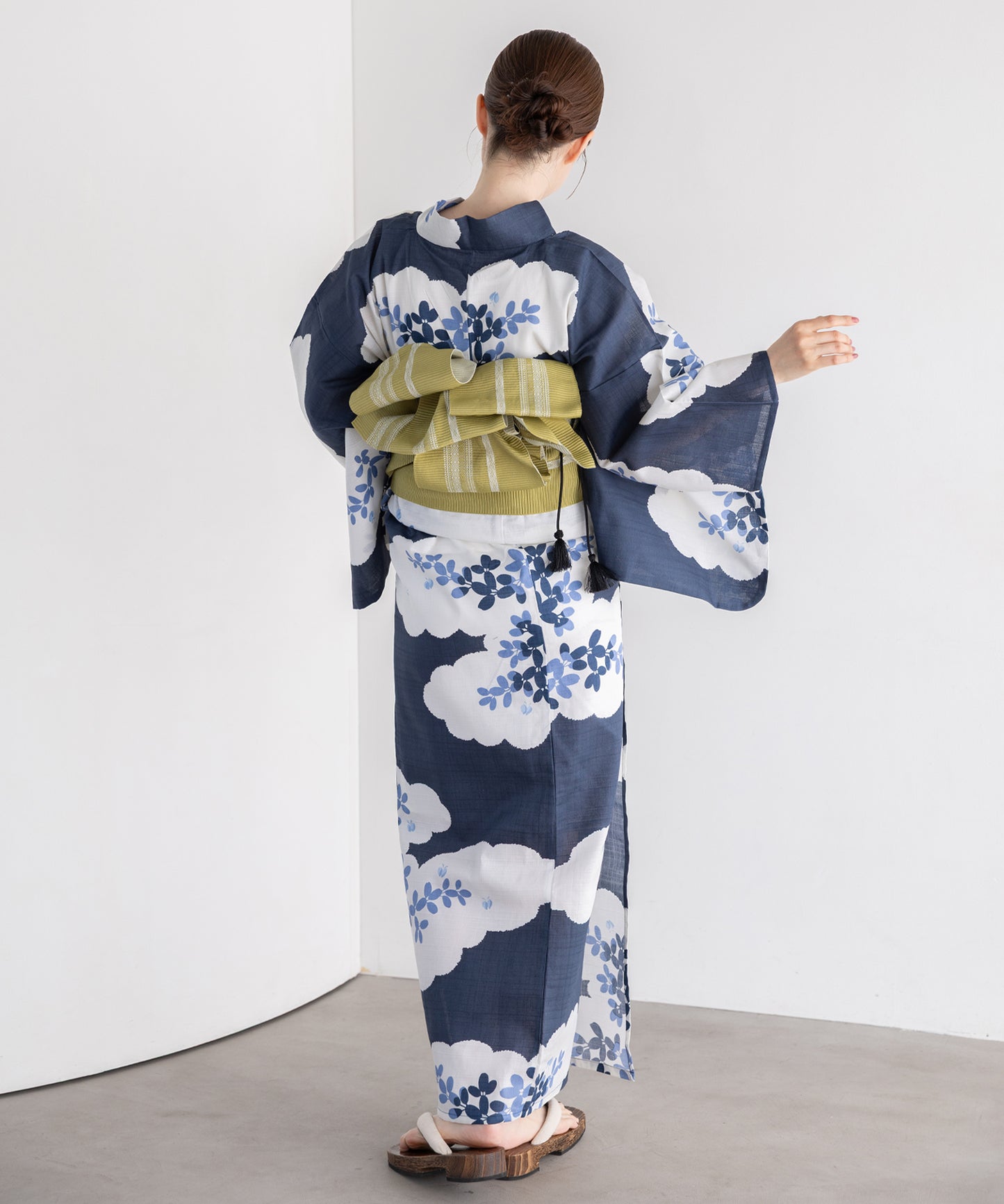 雲影の萩 こだわり浴衣5点セット (浴衣/帯/下駄/腰紐/着付け冊子) 変わり織生地