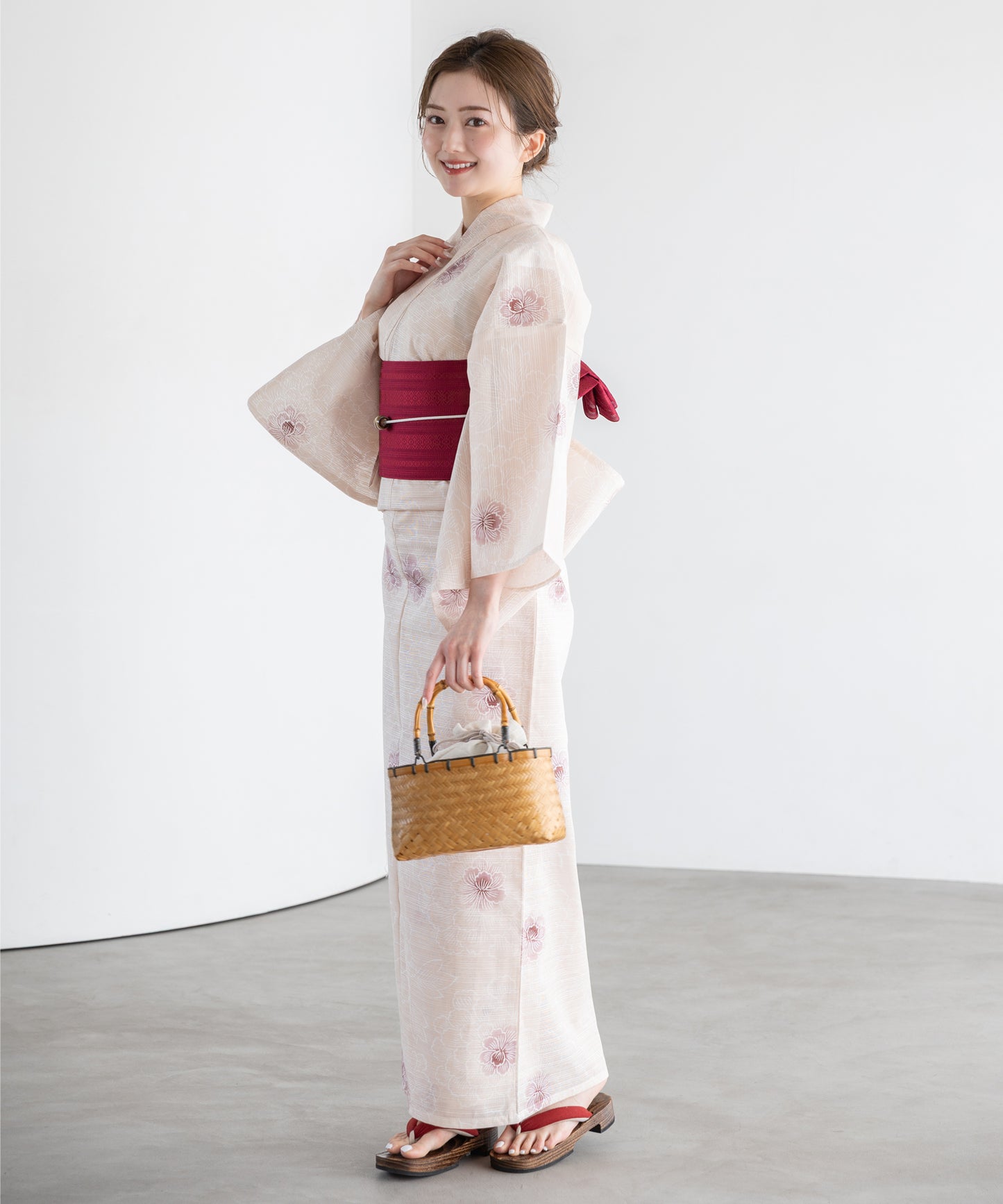 薄桜色に牡丹 こだわり浴衣5点セット (浴衣/帯/下駄/腰紐/着付け冊子)