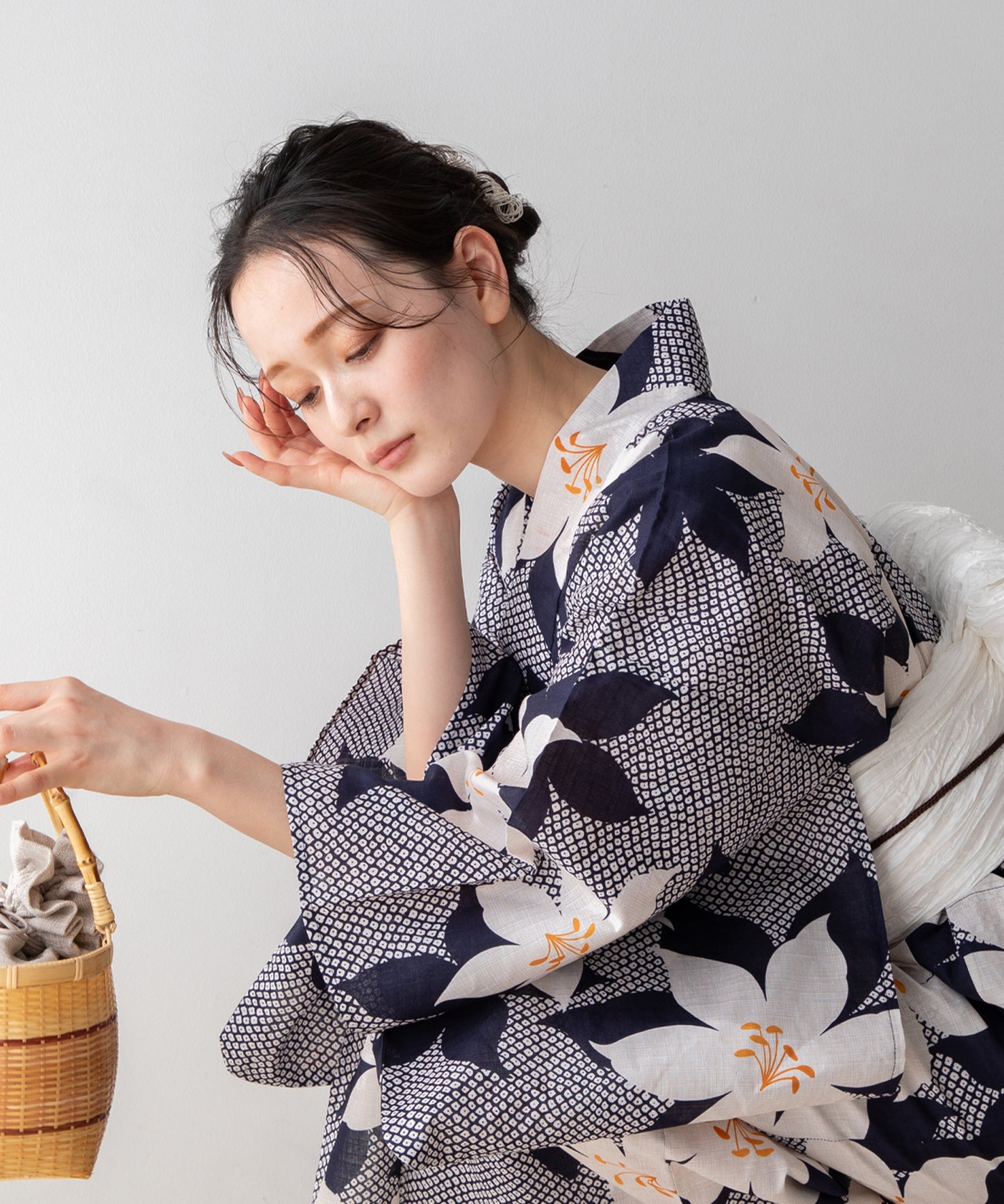 宵の百合重ね こだわりセパレート浴衣５点セット (セパレート上・下/帯/下駄/着付け冊子)