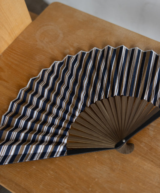 三勝ゆかた地の布扇子 - 縞 -