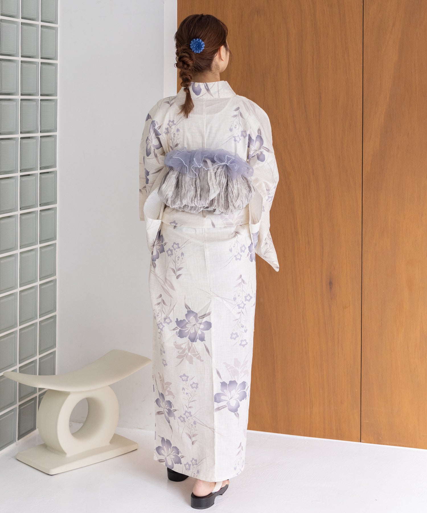 こだわり浴衣5点セット (浴衣/帯/下駄/腰紐/着付け冊子) 変わり織生地 ホワイト系 ライトグレー 百合 桔梗