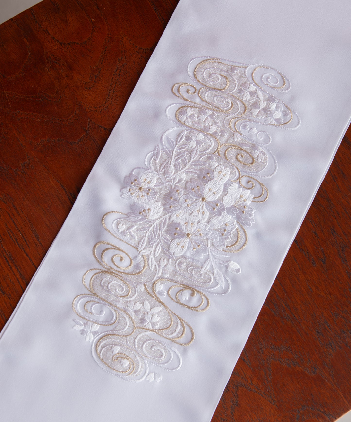 半衿 -観世水に桜-