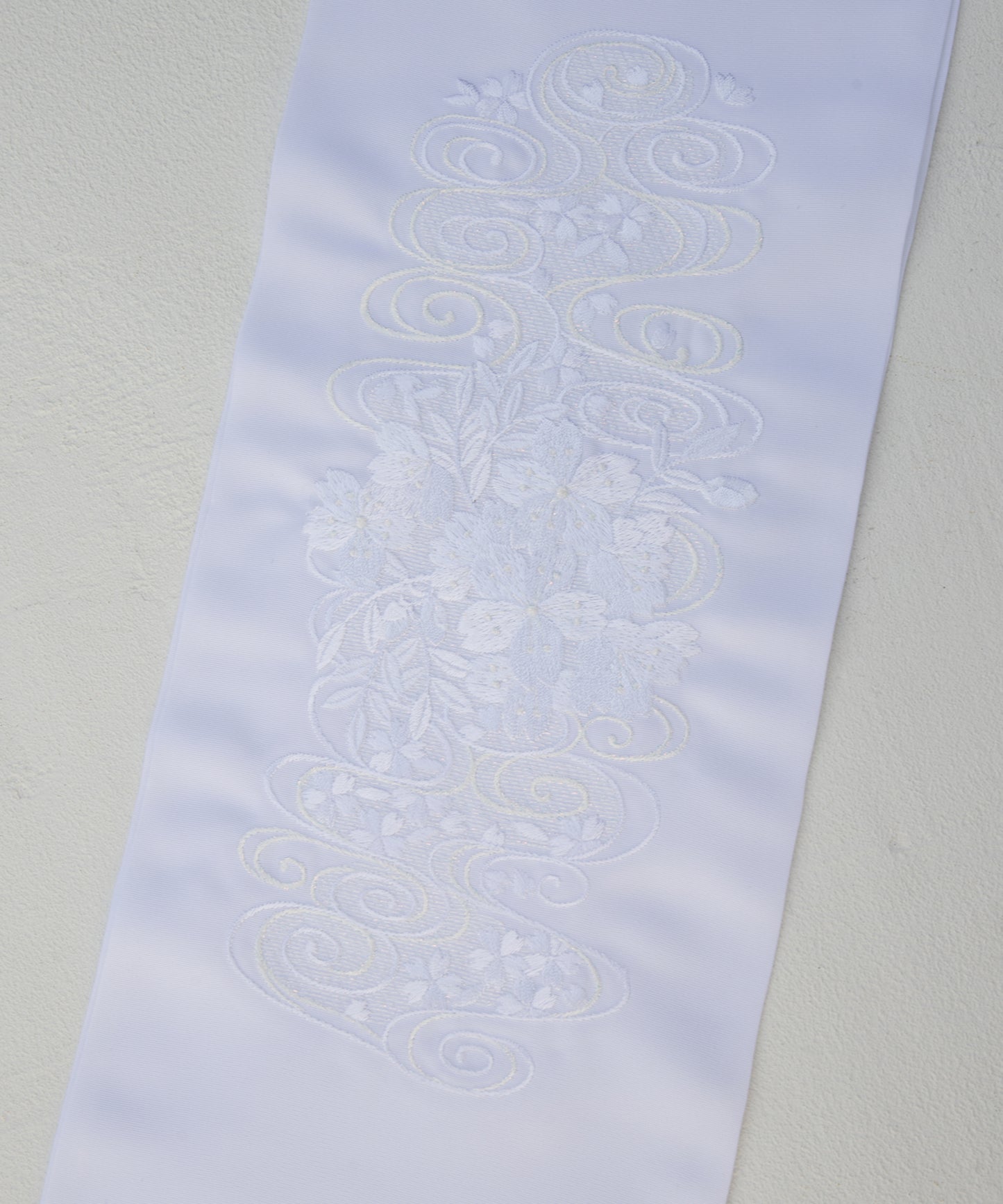 半衿 -観世水に桜-