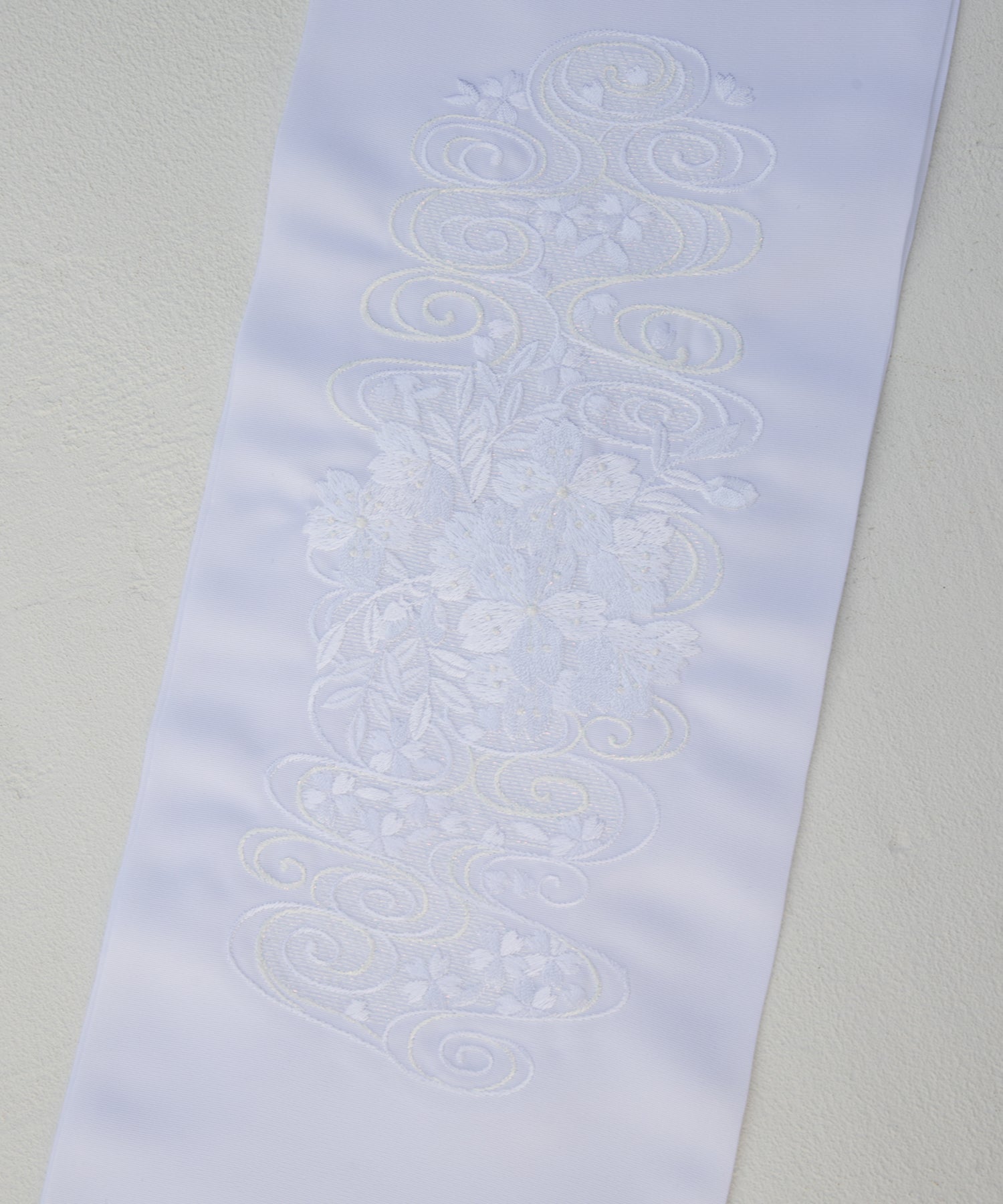 半衿 -観世水に桜-